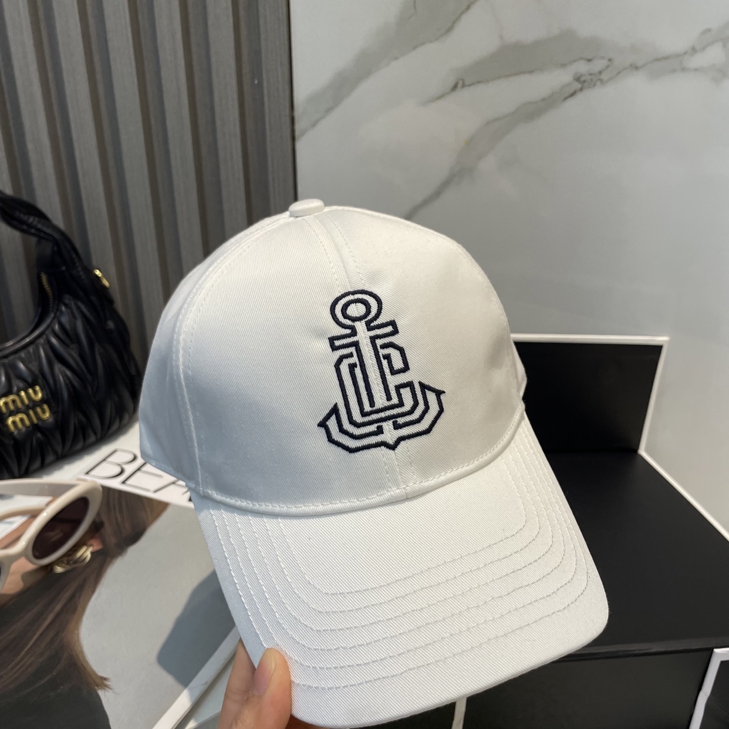 
爆款CELINE（赛琳）简约刺绣字母明星同款最新棒球帽，时尚潮流，高端做工！每一个帽子都是用心之作！非