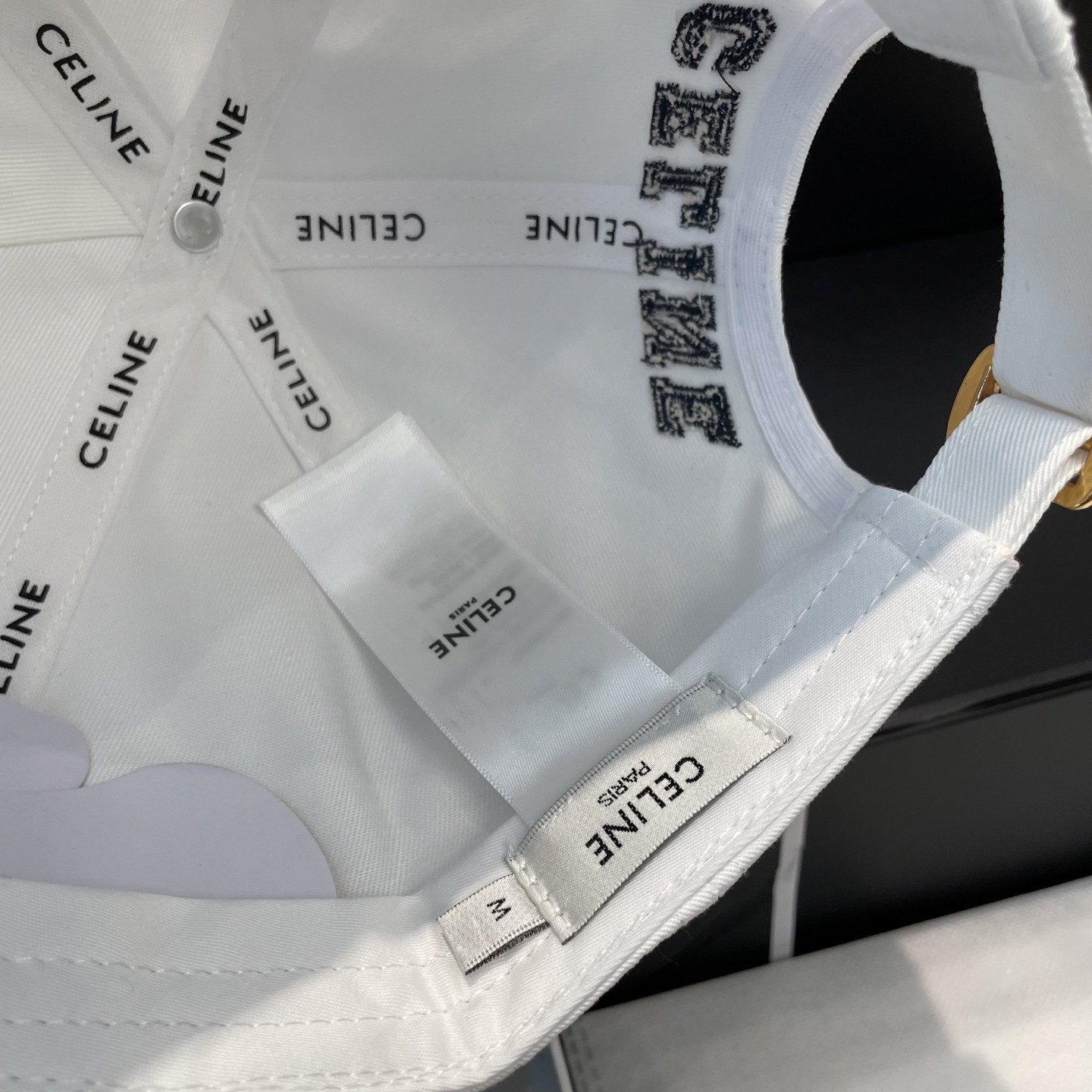 
爆款CELINE（赛琳）简约刺绣字母明星同款最新棒球帽，时尚潮流，高端做工！每一个帽子都是用心之作！非