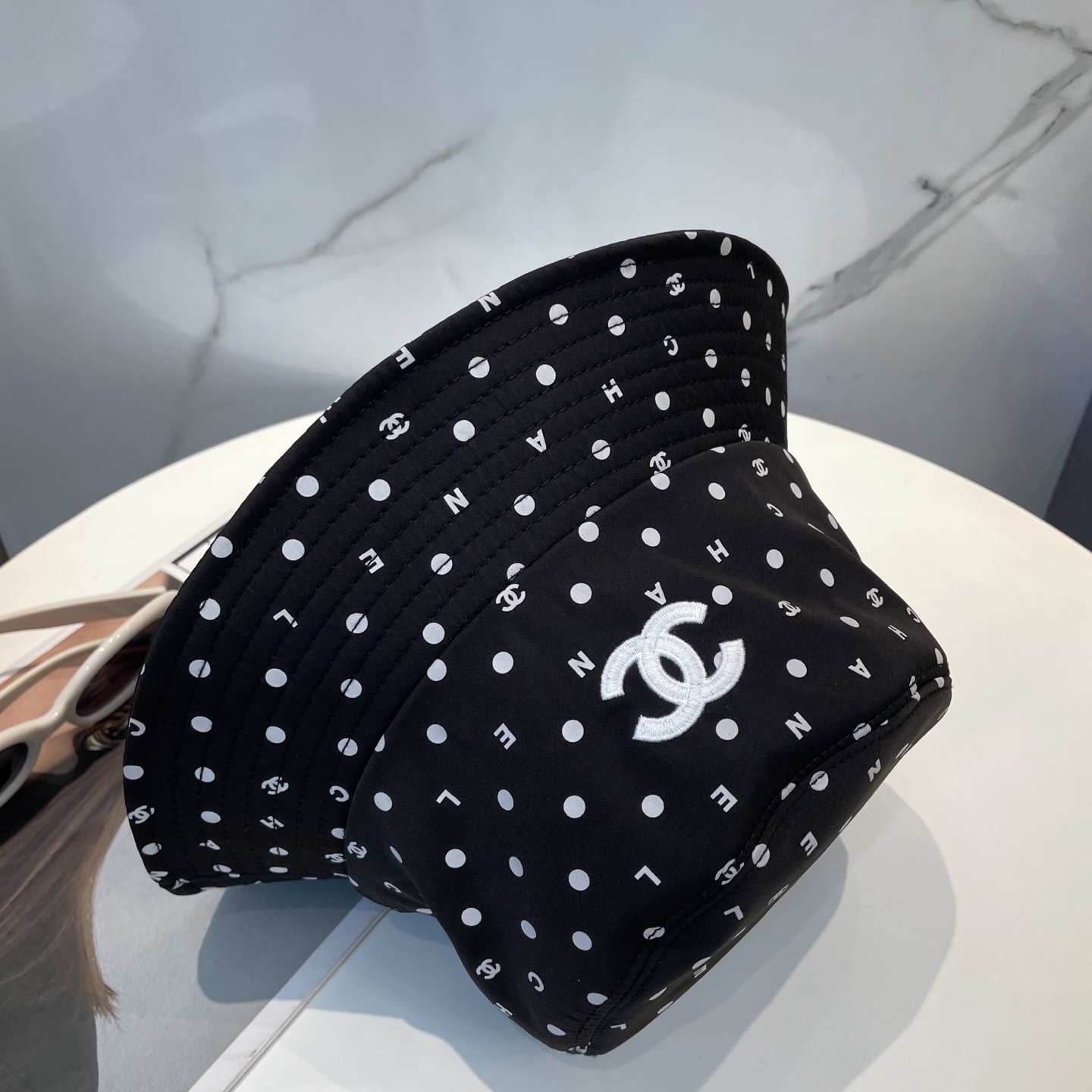  CHANEL香奈儿】新款高版本简约刺绣logo渔夫帽 新款出货，大牌款超好搭配，赶紧入手