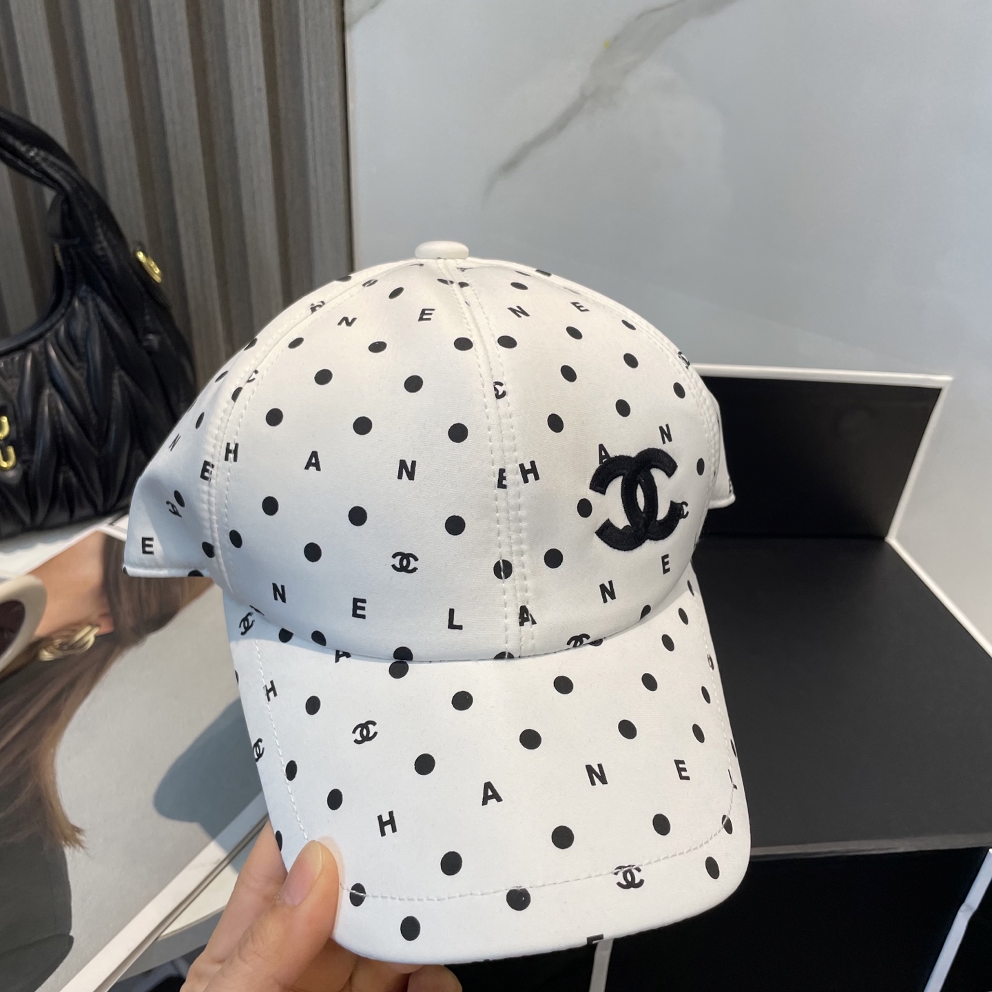  CHANEL香奈儿】新款高版本简约刺绣logo棒球帽🧢新款出货，大牌款超好搭配，赶紧入手