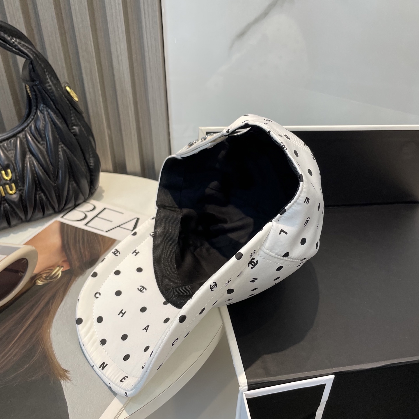  CHANEL香奈儿】新款高版本简约刺绣logo棒球帽🧢新款出货，大牌款超好搭配，赶紧入手