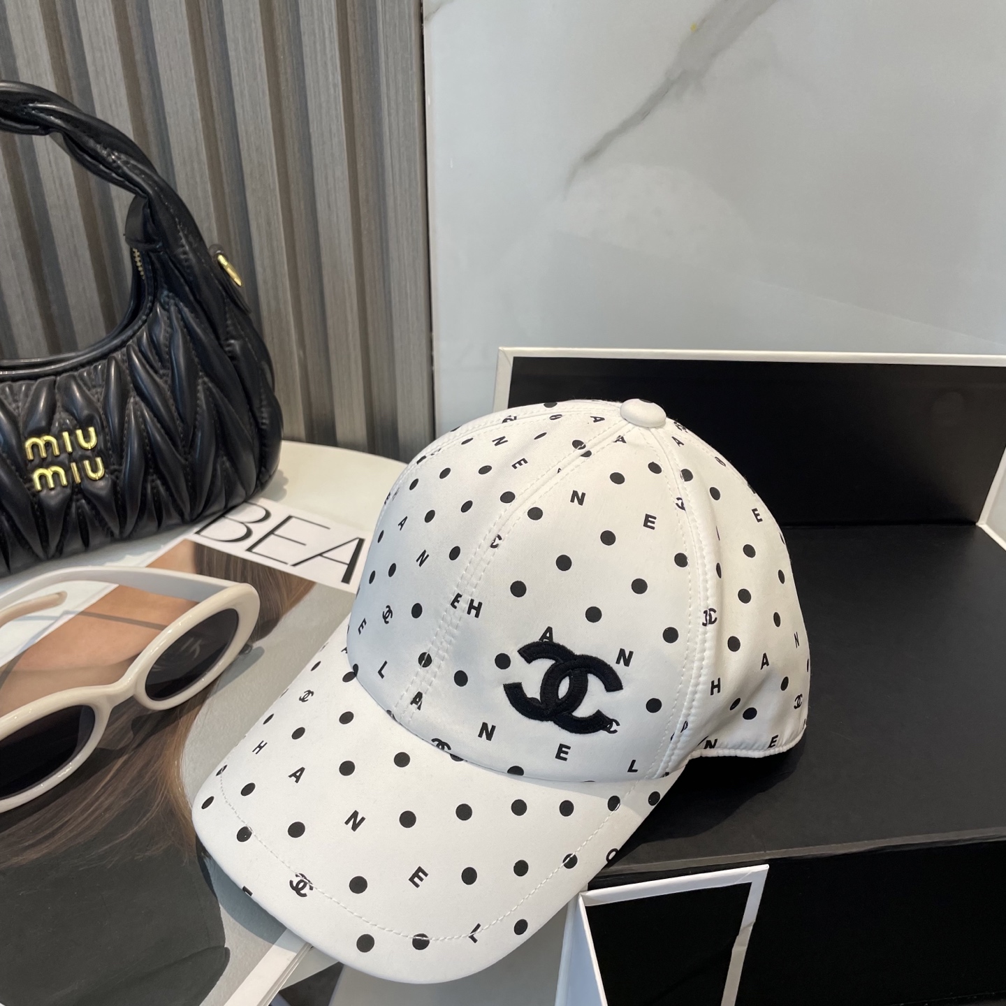  CHANEL香奈儿】新款高版本简约刺绣logo棒球帽🧢新款出货，大牌款超好搭配，赶紧入手