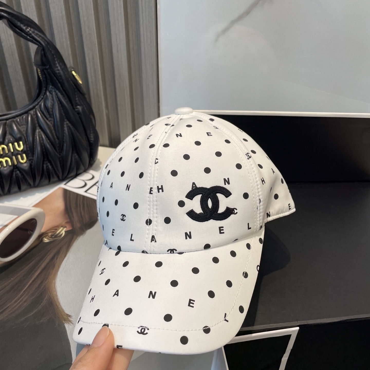  CHANEL香奈儿】新款高版本简约刺绣logo棒球帽🧢新款出货，大牌款超好搭配，赶紧入手