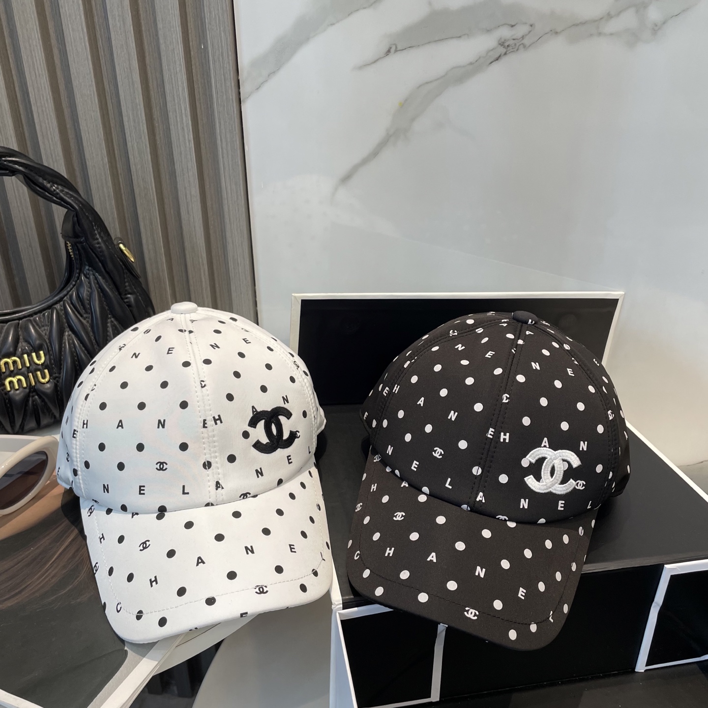  CHANEL香奈儿】新款高版本简约刺绣logo棒球帽🧢新款出货，大牌款超好搭配，赶紧入手