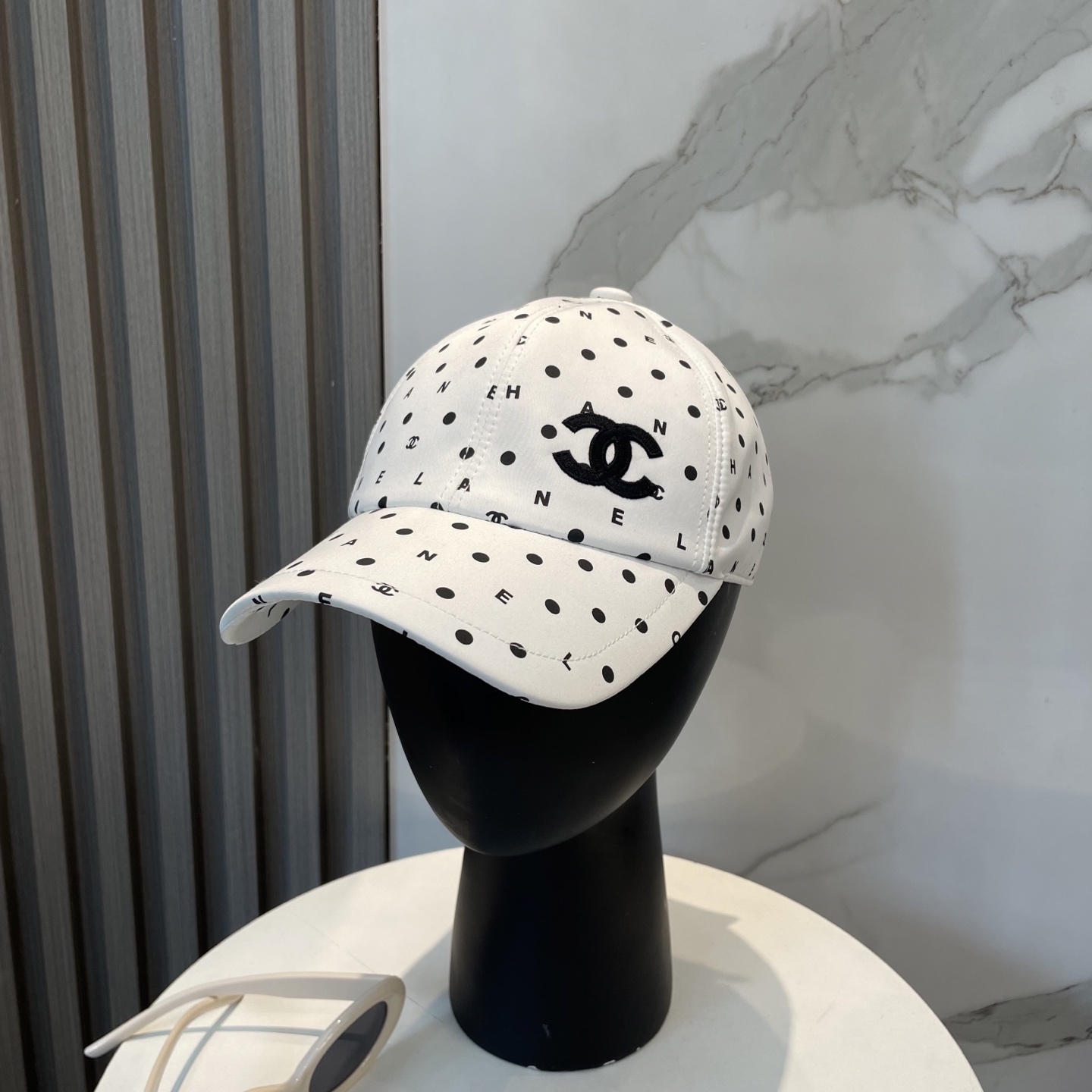  CHANEL香奈儿】新款高版本简约刺绣logo棒球帽🧢新款出货，大牌款超好搭配，赶紧入手