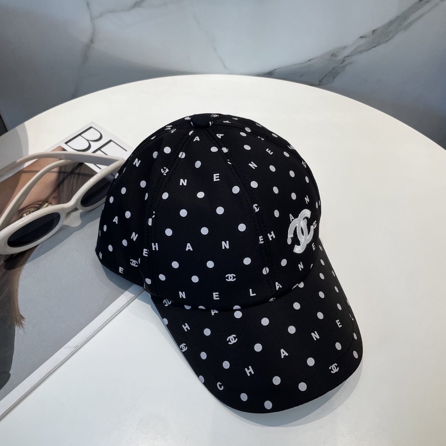  CHANEL香奈儿】新款高版本简约刺绣logo棒球帽🧢新款出货，大牌款超好搭配，赶紧入手