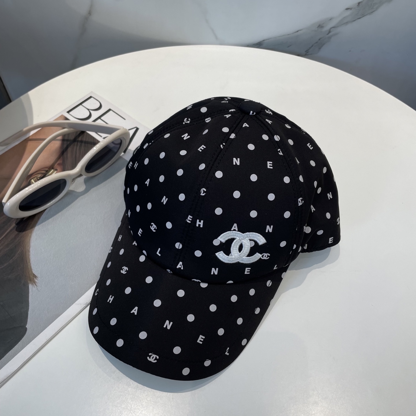  CHANEL香奈儿】新款高版本简约刺绣logo棒球帽🧢新款出货，大牌款超好搭配，赶紧入手