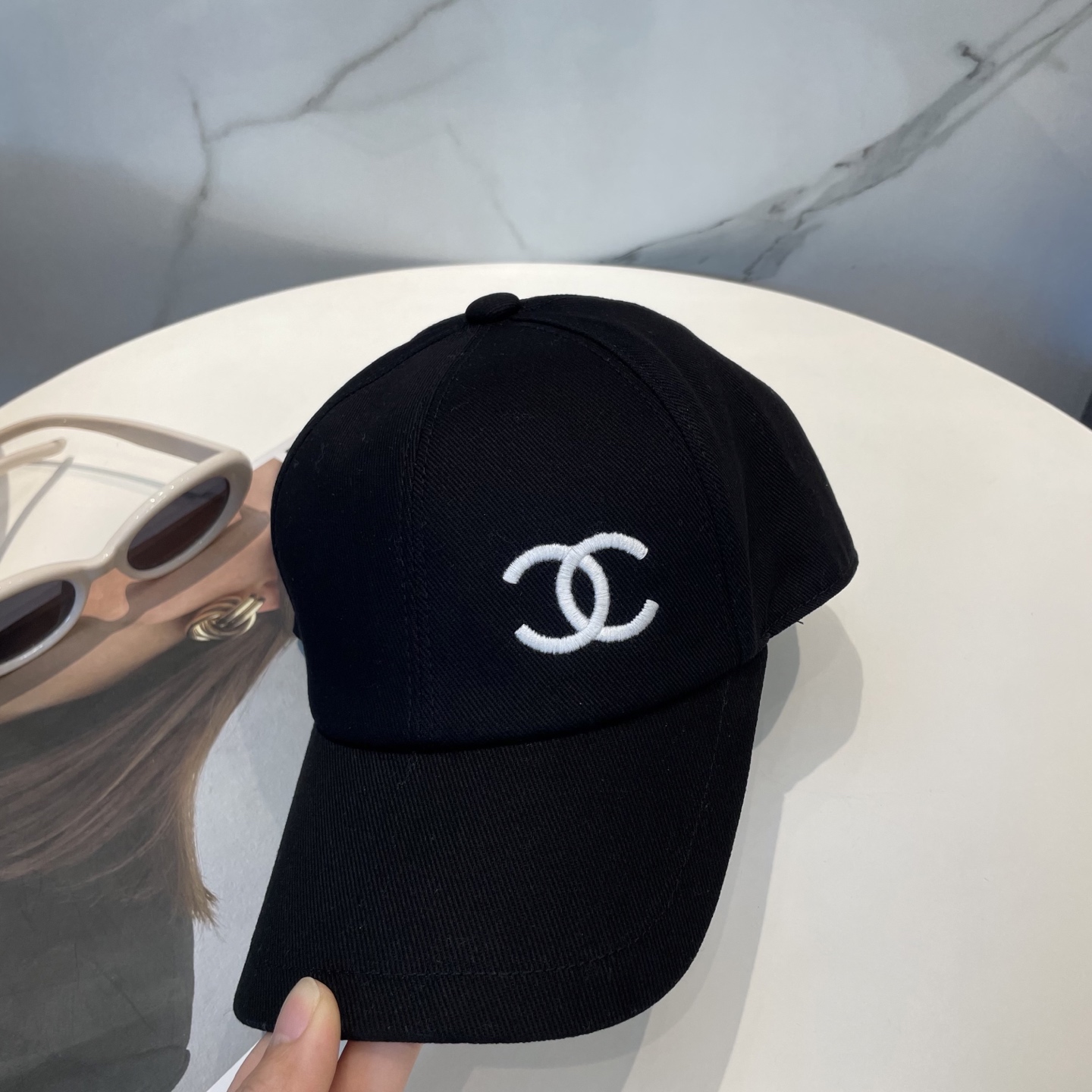 
Chanel（香奈儿）专柜新款双面刺绣棒球帽🧢11开模订制，立体刺绣，精致无暇！100%纯棉面料，原厂