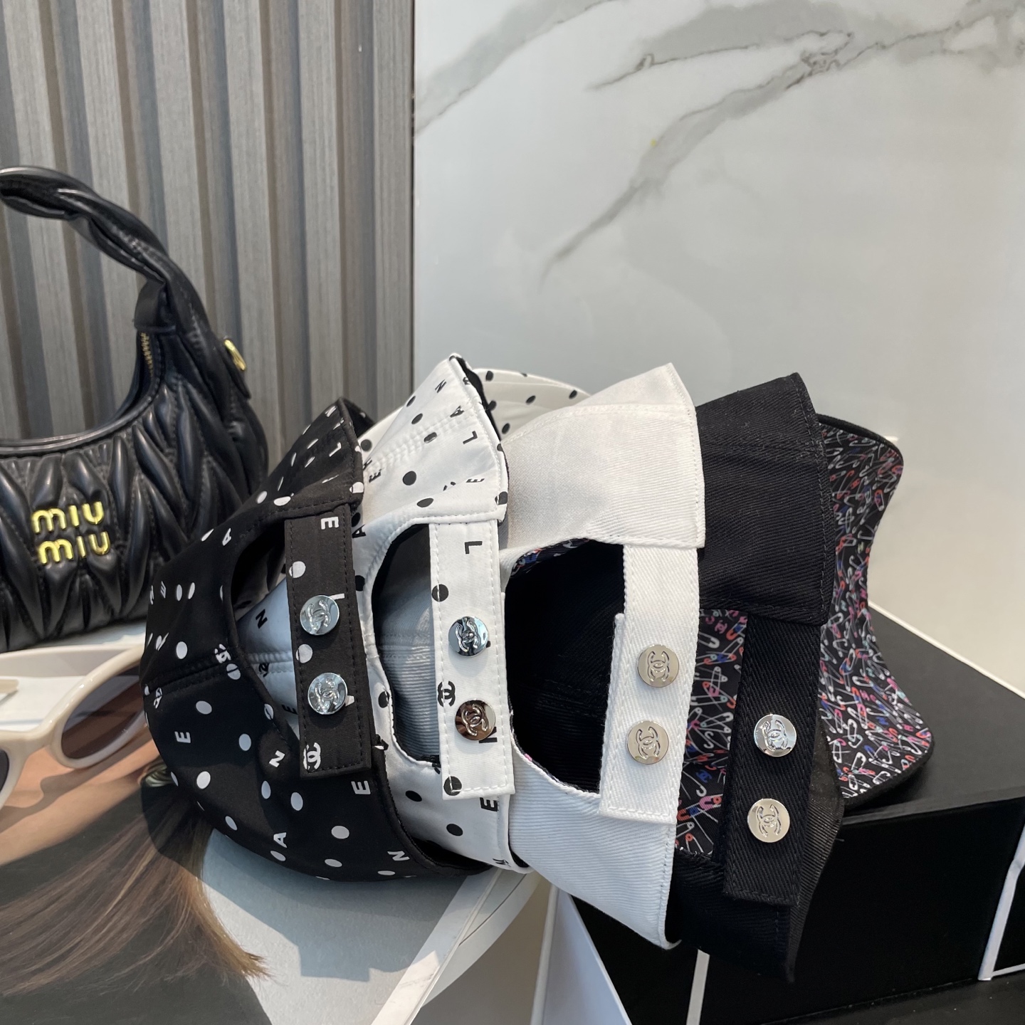 
Chanel（香奈儿）专柜新款双面刺绣棒球帽🧢11开模订制，立体刺绣，精致无暇！100%纯棉面料，原厂