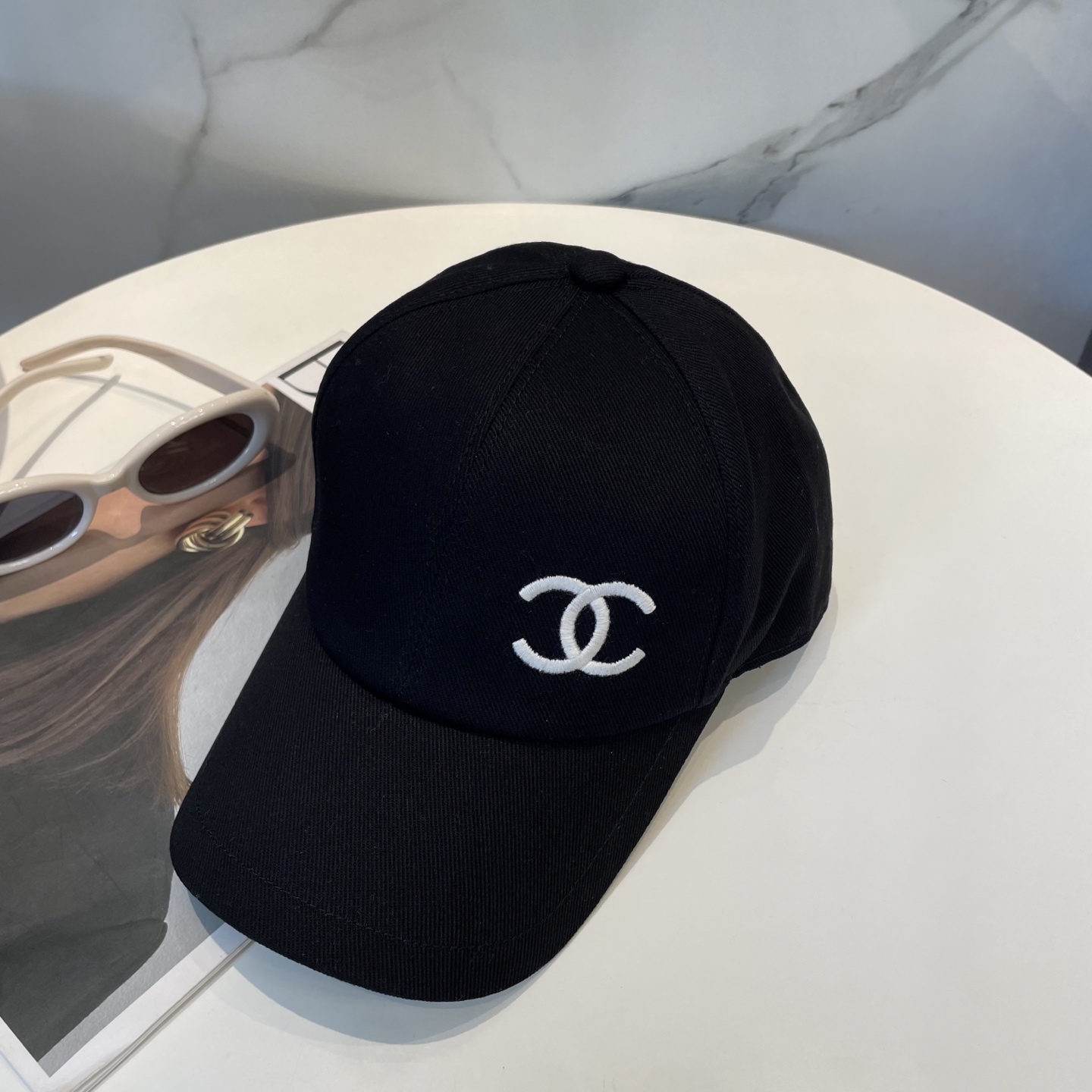 
Chanel（香奈儿）专柜新款双面刺绣棒球帽🧢11开模订制，立体刺绣，精致无暇！100%纯棉面料，原厂