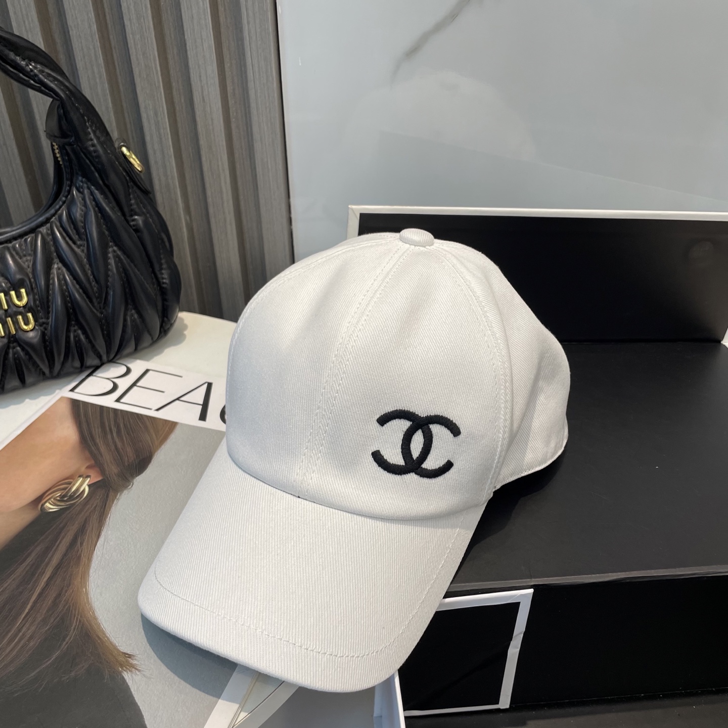 
Chanel（香奈儿）专柜新款双面刺绣棒球帽🧢11开模订制，立体刺绣，精致无暇！100%纯棉面料，原厂