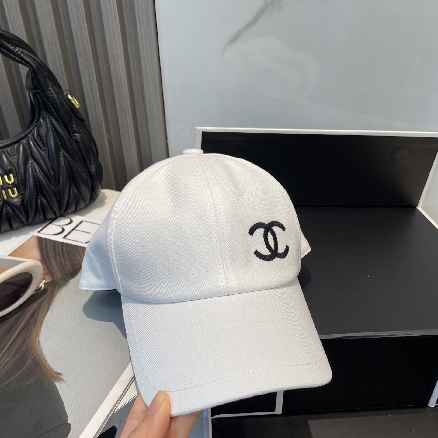 
Chanel（香奈儿）专柜新款双面刺绣棒球帽🧢11开模订制，立体刺绣，精致无暇！100%纯棉面料，原厂