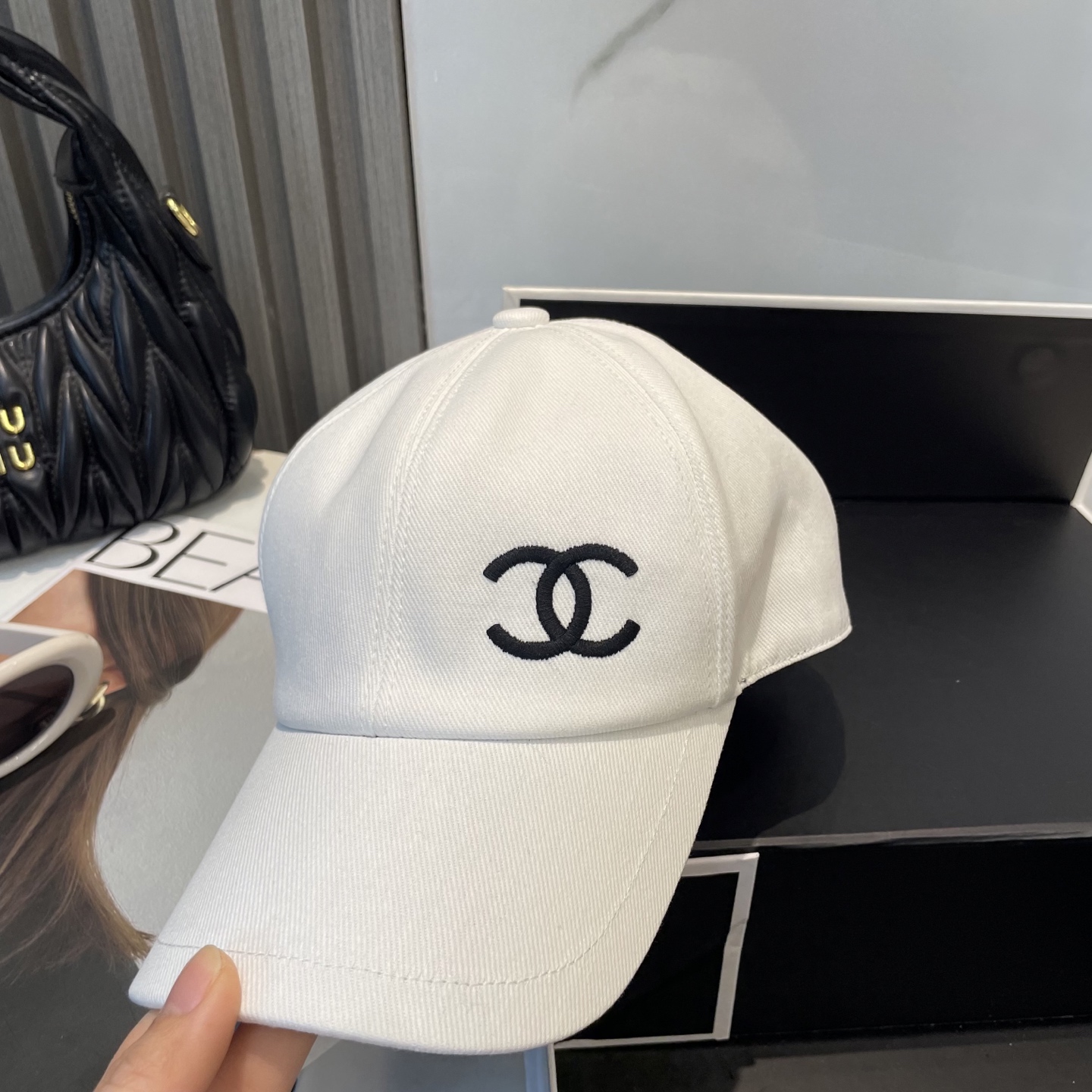 
Chanel（香奈儿）专柜新款双面刺绣棒球帽🧢11开模订制，立体刺绣，精致无暇！100%纯棉面料，原厂