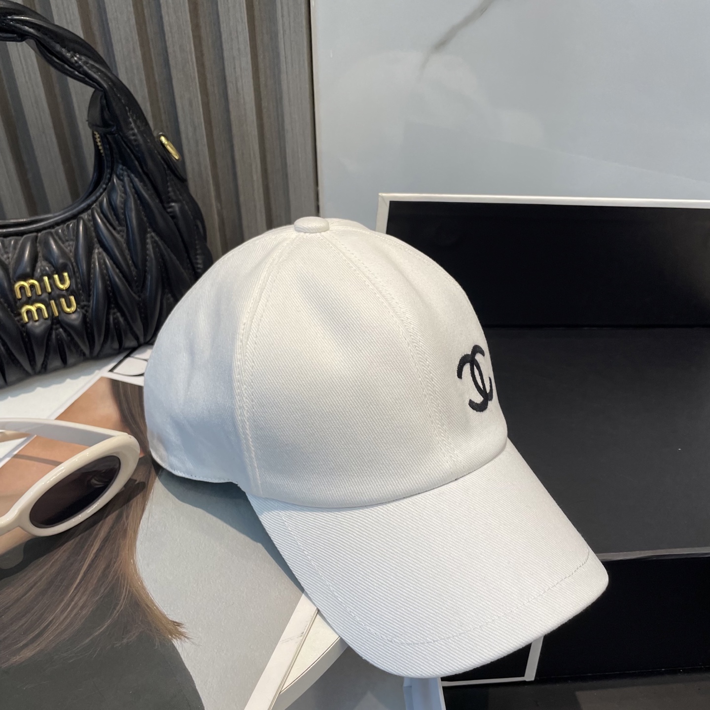 
Chanel（香奈儿）专柜新款双面刺绣棒球帽🧢11开模订制，立体刺绣，精致无暇！100%纯棉面料，原厂