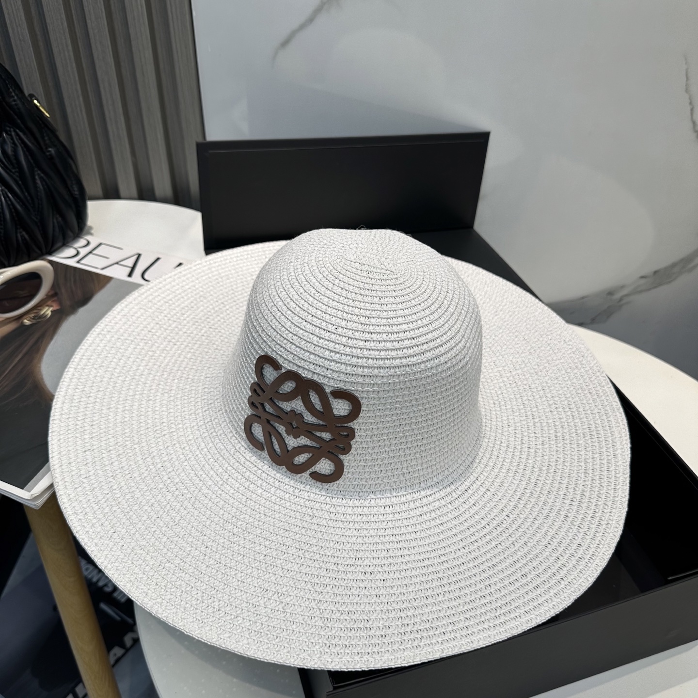  LOEWE罗意威大檐帽，太阳大草帽，细草制作，官方款开模，非市场普通版本,头围57cm