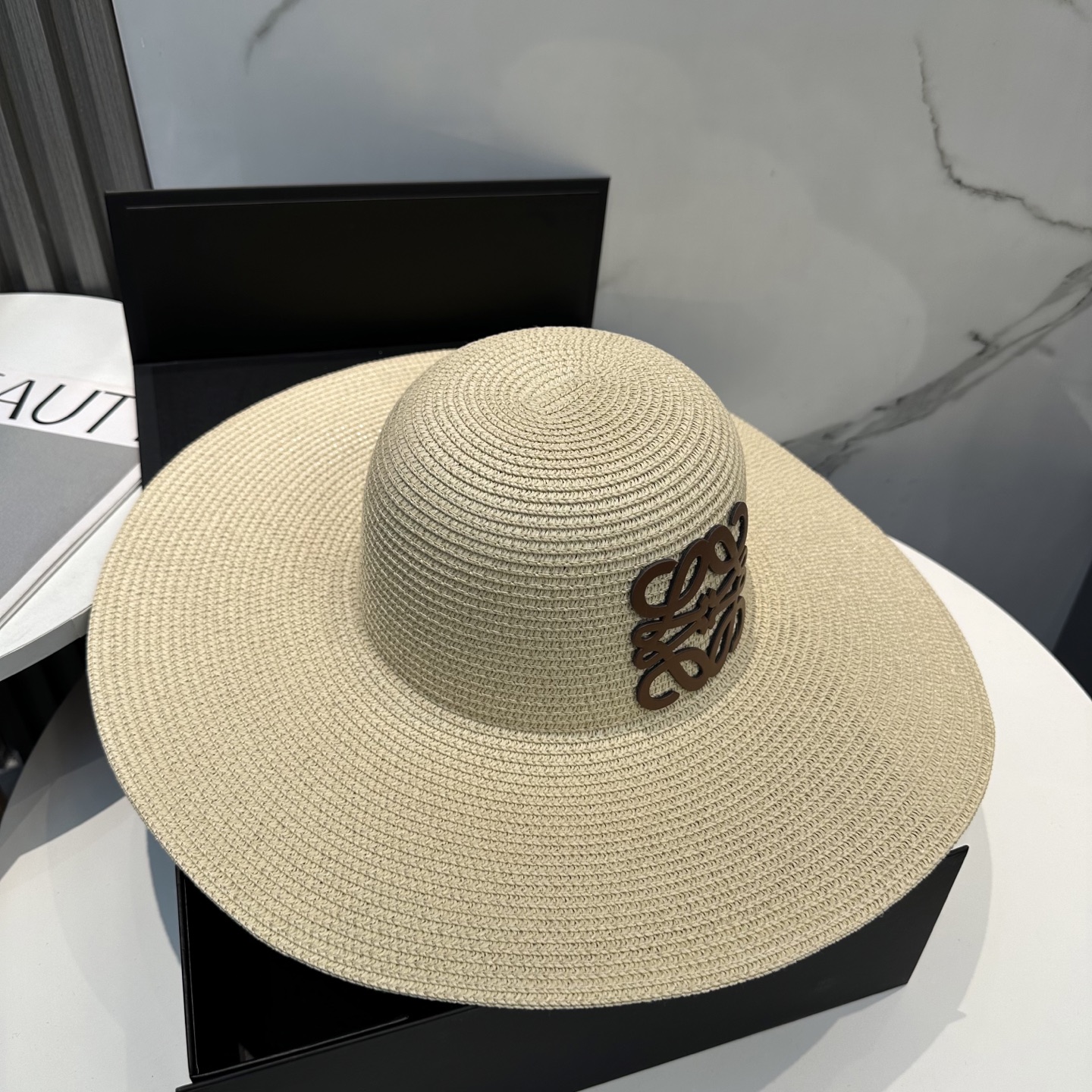  LOEWE罗意威大檐帽，太阳大草帽，细草制作，官方款开模，非市场普通版本,头围57cm