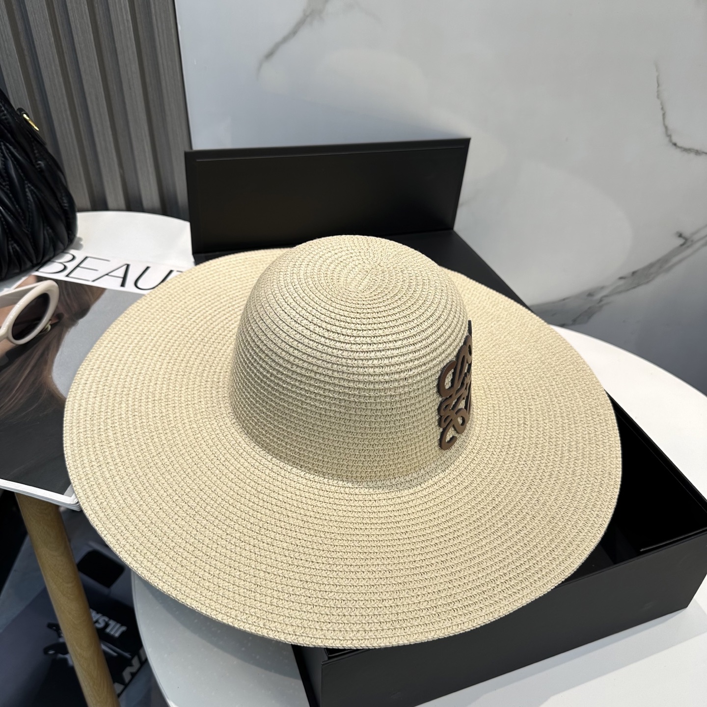  LOEWE罗意威大檐帽，太阳大草帽，细草制作，官方款开模，非市场普通版本,头围57cm