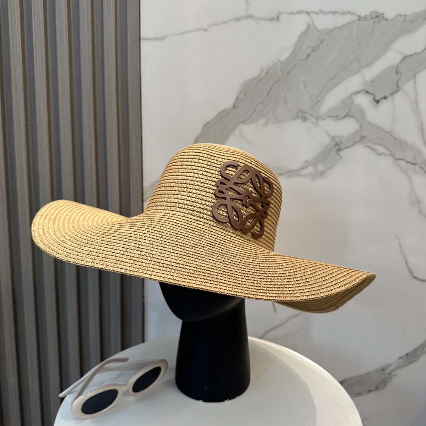  LOEWE罗意威大檐帽，太阳大草帽，细草制作，官方款开模，非市场普通版本,头围57cm