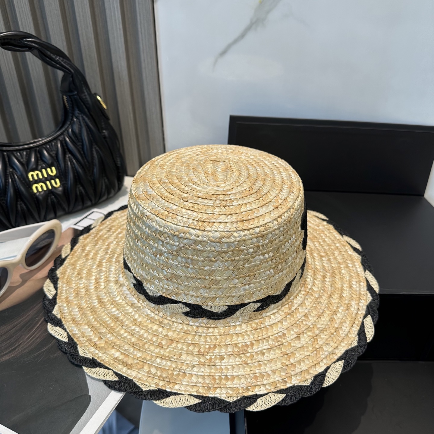 
赛琳 CELINE 新款草帽，高级定制，名媛风，细节待上，夏季防晒防紫外线，出行必备，百搭好看