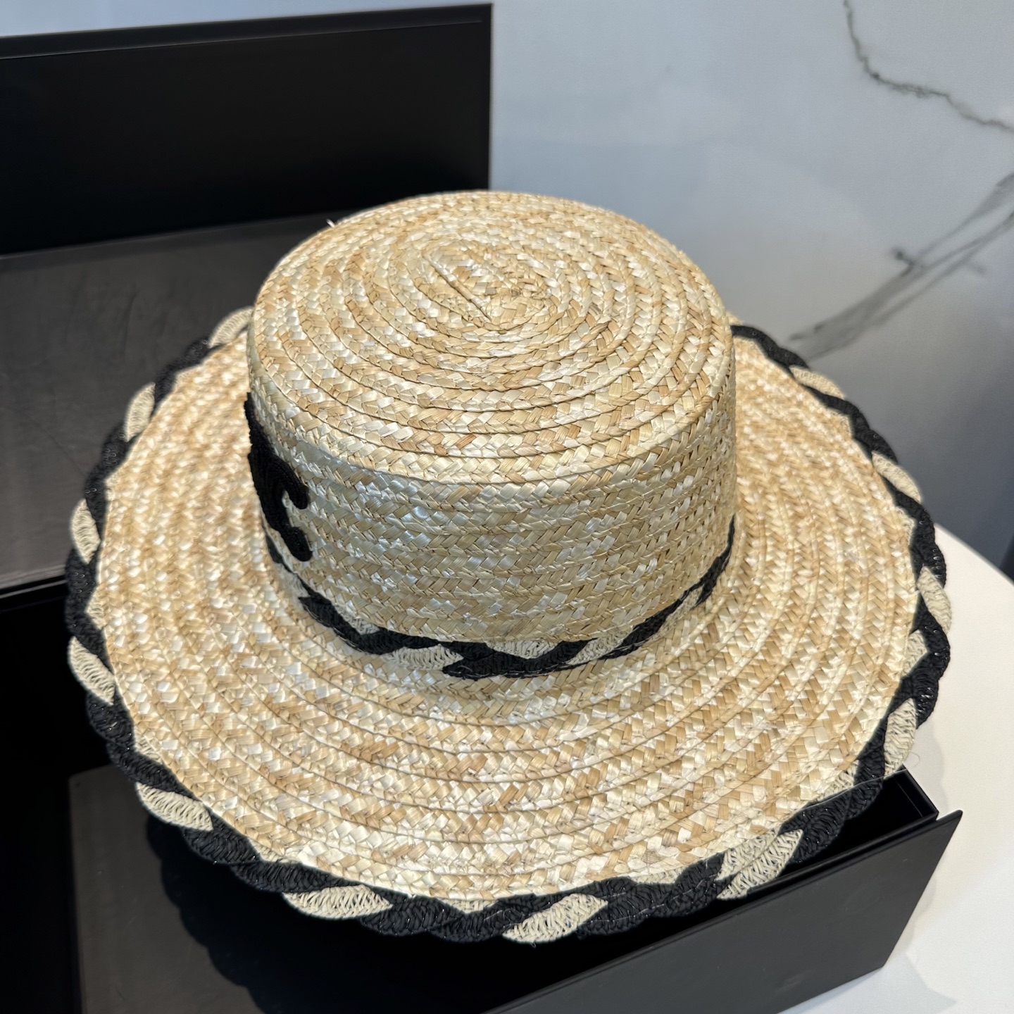 
赛琳 CELINE 新款草帽，高级定制，名媛风，细节待上，夏季防晒防紫外线，出行必备，百搭好看