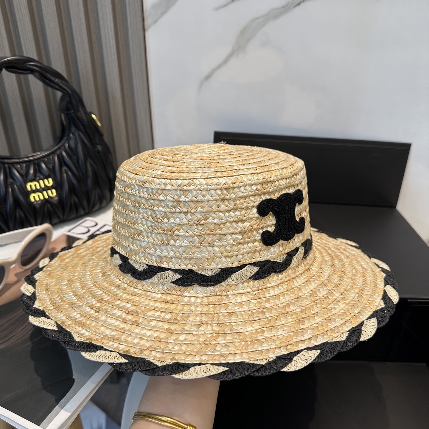 
赛琳 CELINE 新款草帽，高级定制，名媛风，细节待上，夏季防晒防紫外线，出行必备，百搭好看