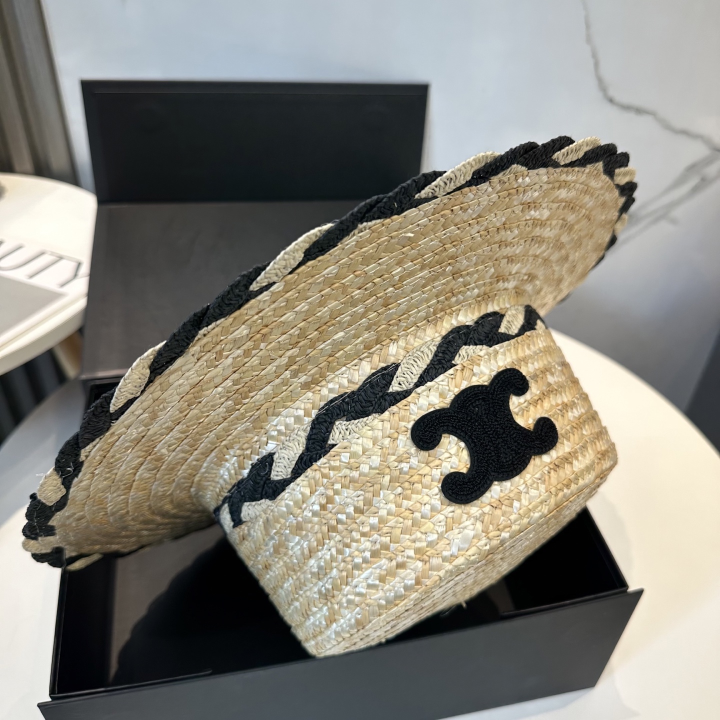 
赛琳 CELINE 新款草帽，高级定制，名媛风，细节待上，夏季防晒防紫外线，出行必备，百搭好看