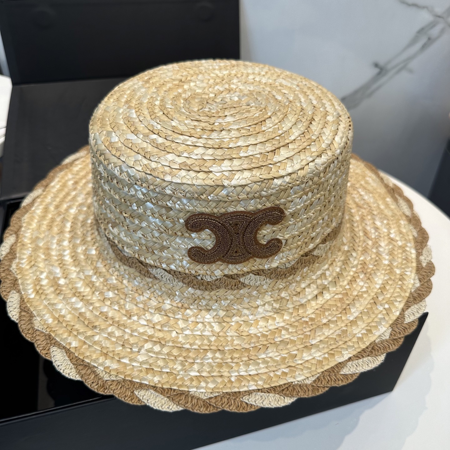 
赛琳 CELINE 新款草帽，高级定制，名媛风，细节待上，夏季防晒防紫外线，出行必备，百搭好看