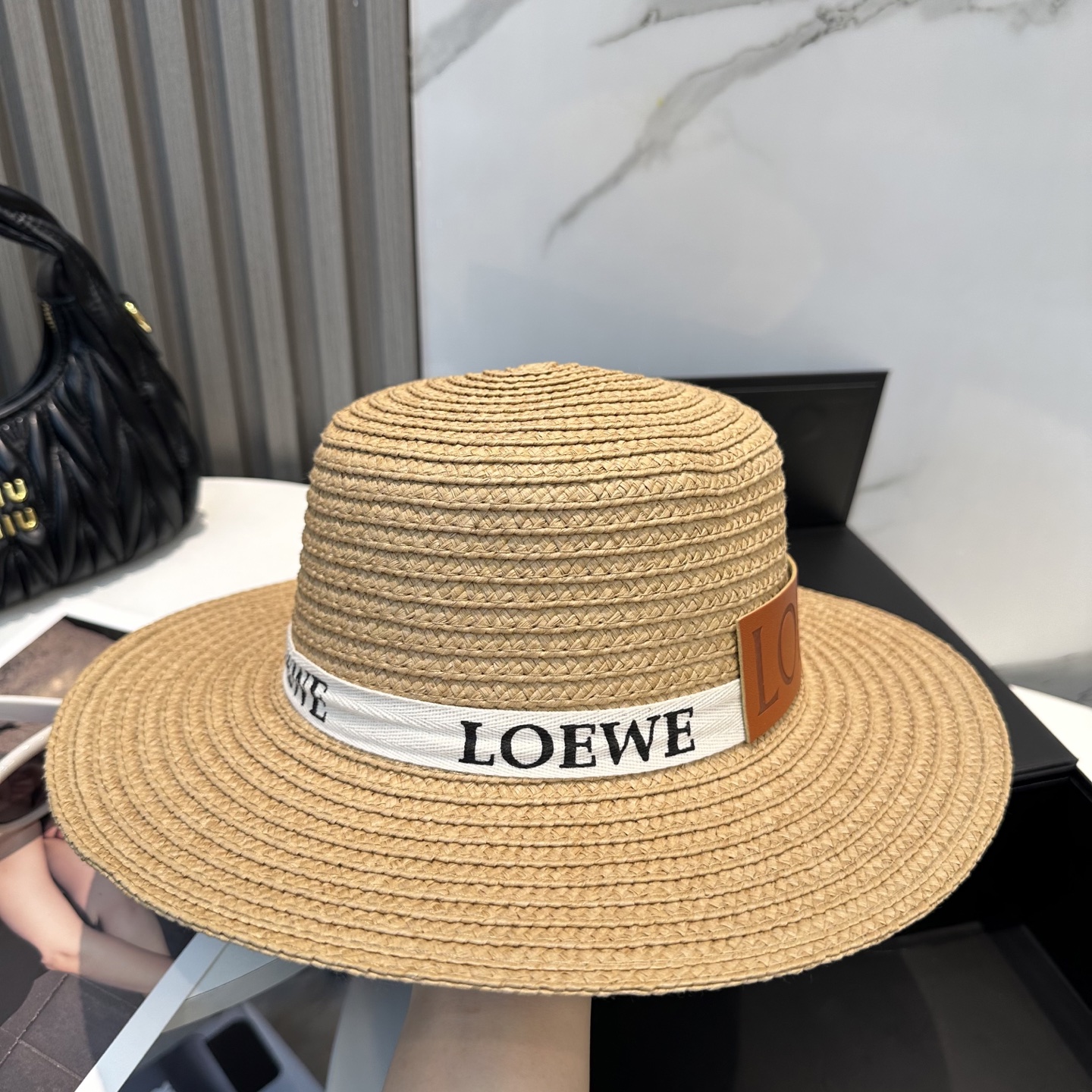    💛配防尘袋  LOEWE罗意威】2025新款草编大牌织带编织草帽，度假休闲必备，优雅大方的一款
