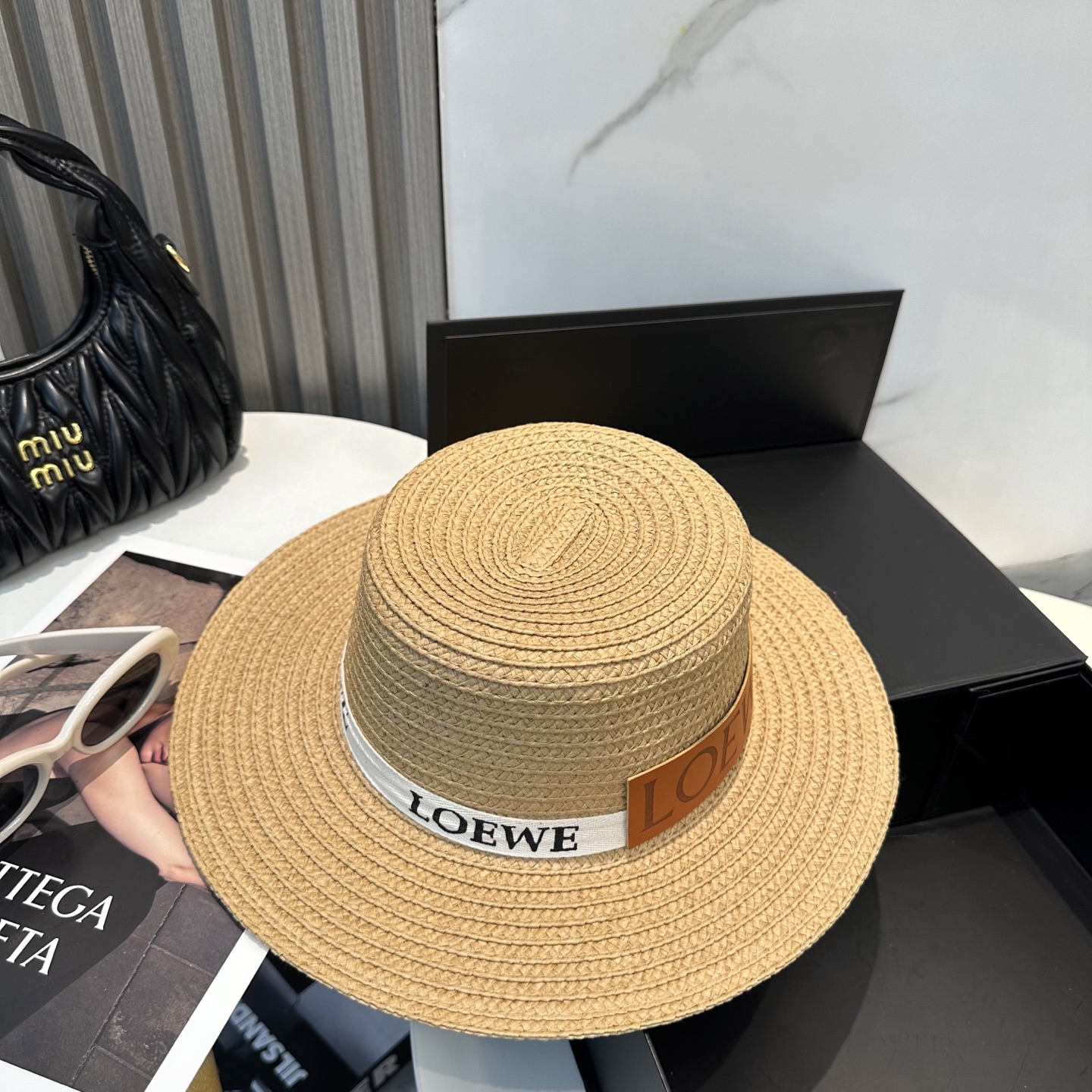    💛配防尘袋  LOEWE罗意威】2025新款草编大牌织带编织草帽，度假休闲必备，优雅大方的一款