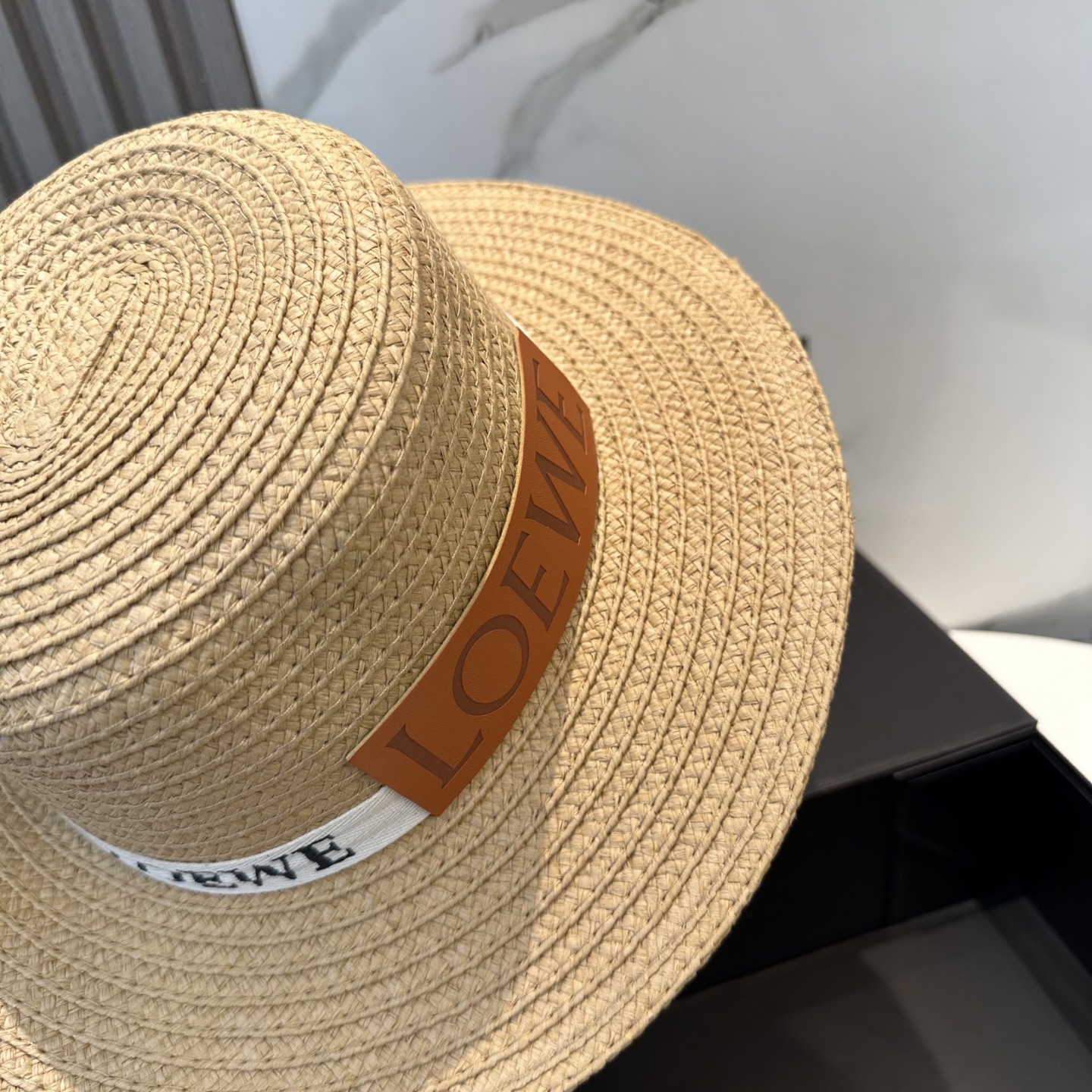    💛配防尘袋  LOEWE罗意威】2025新款草编大牌织带编织草帽，度假休闲必备，优雅大方的一款
