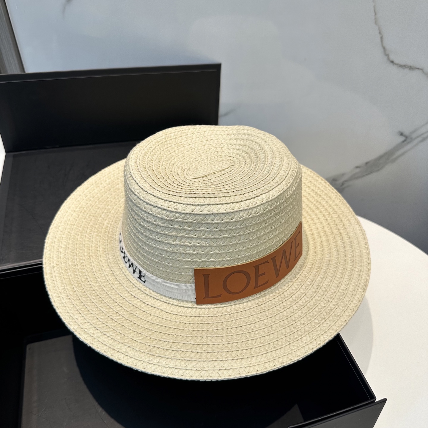    💛配防尘袋  LOEWE罗意威】2025新款草编大牌织带编织草帽，度假休闲必备，优雅大方的一款
