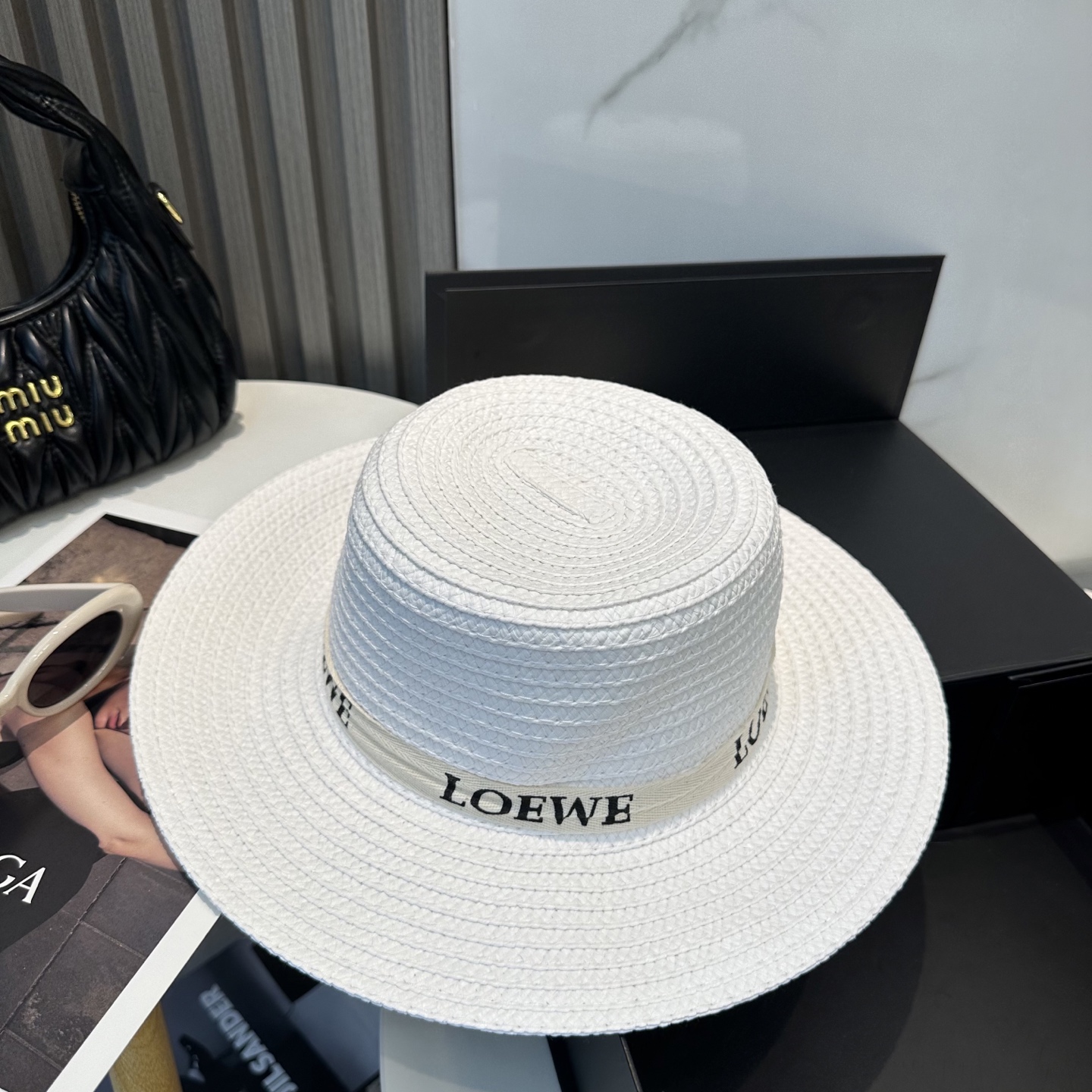    💛配防尘袋  LOEWE罗意威】2025新款草编大牌织带编织草帽，度假休闲必备，优雅大方的一款