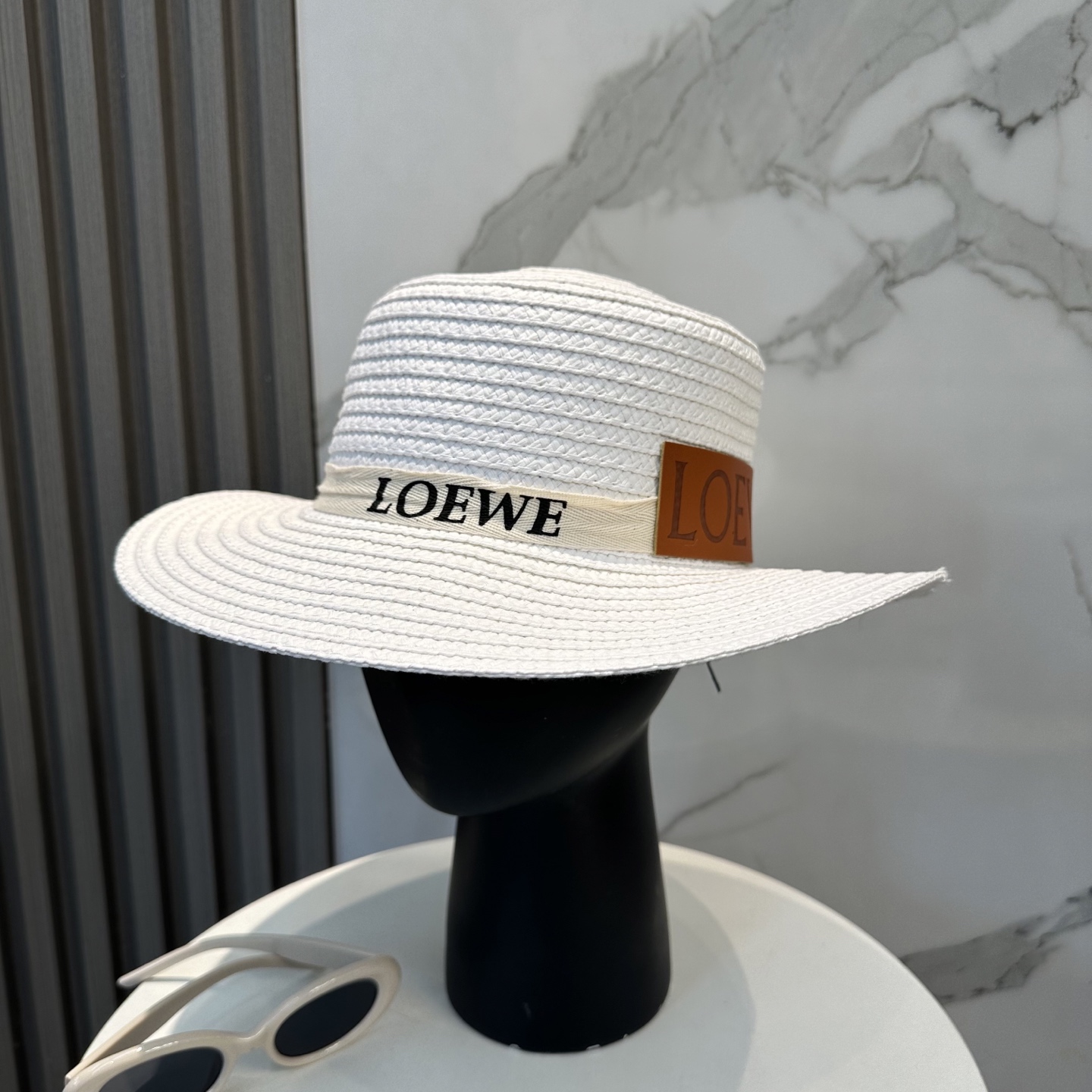    💛配防尘袋  LOEWE罗意威】2025新款草编大牌织带编织草帽，度假休闲必备，优雅大方的一款