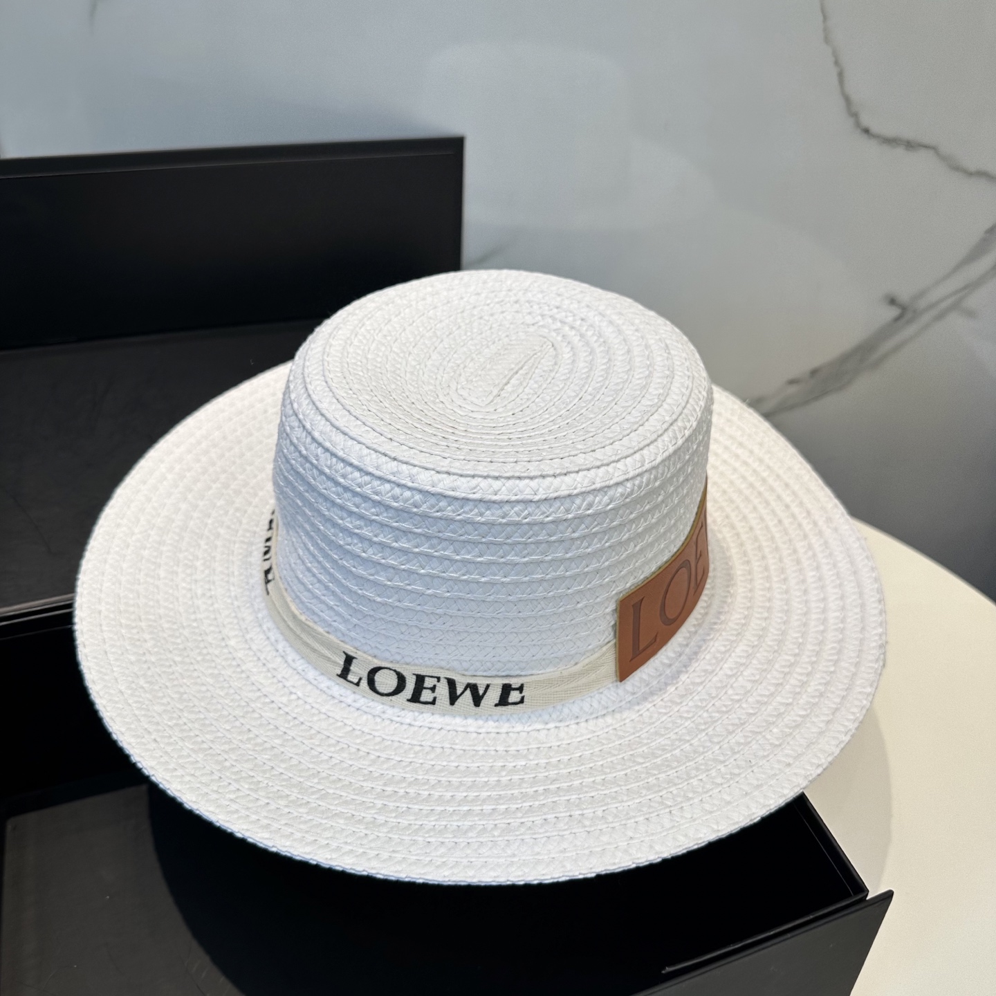    💛配防尘袋  LOEWE罗意威】2025新款草编大牌织带编织草帽，度假休闲必备，优雅大方的一款