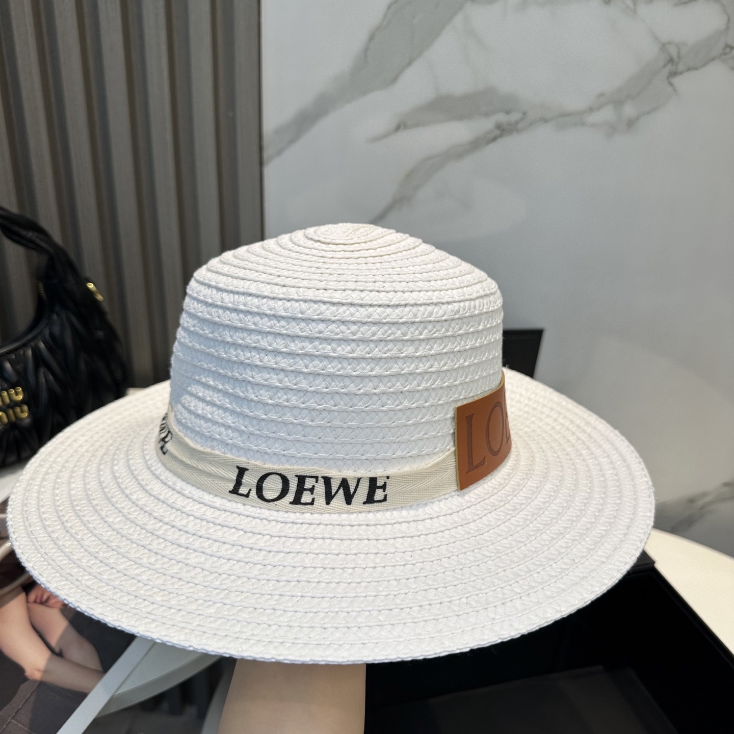    💛配防尘袋  LOEWE罗意威】2025新款草编大牌织带编织草帽，度假休闲必备，优雅大方的一款
