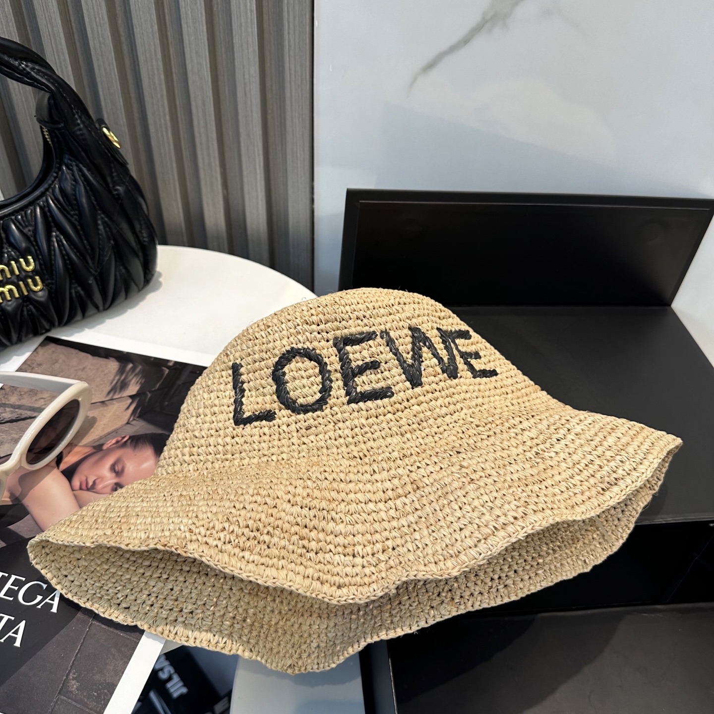 Loewe/罗意威 春夏新品草编帽🎩  【升级版❗️今年重工提升采用进口细小拉菲草 编织而成 ， 买过拉菲草帽的宝们应该