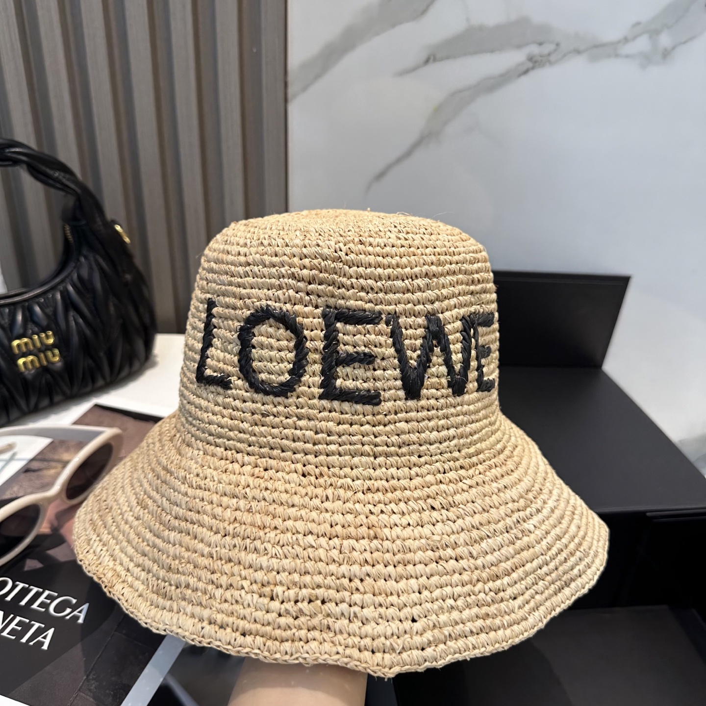 Loewe/罗意威 春夏新品草编帽🎩  【升级版❗️今年重工提升采用进口细小拉菲草 编织而成 ， 买过拉菲草帽的宝们应该
