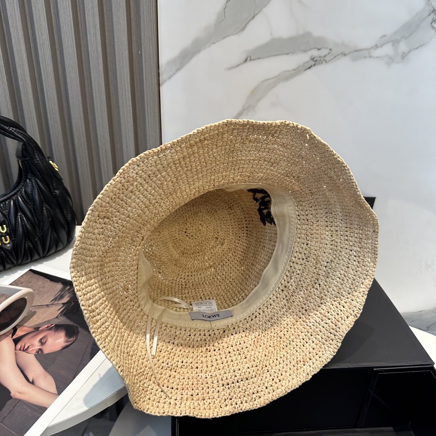 Loewe/罗意威 春夏新品草编帽🎩  【升级版❗️今年重工提升采用进口细小拉菲草 编织而成 ， 买过拉菲草帽的宝们应该