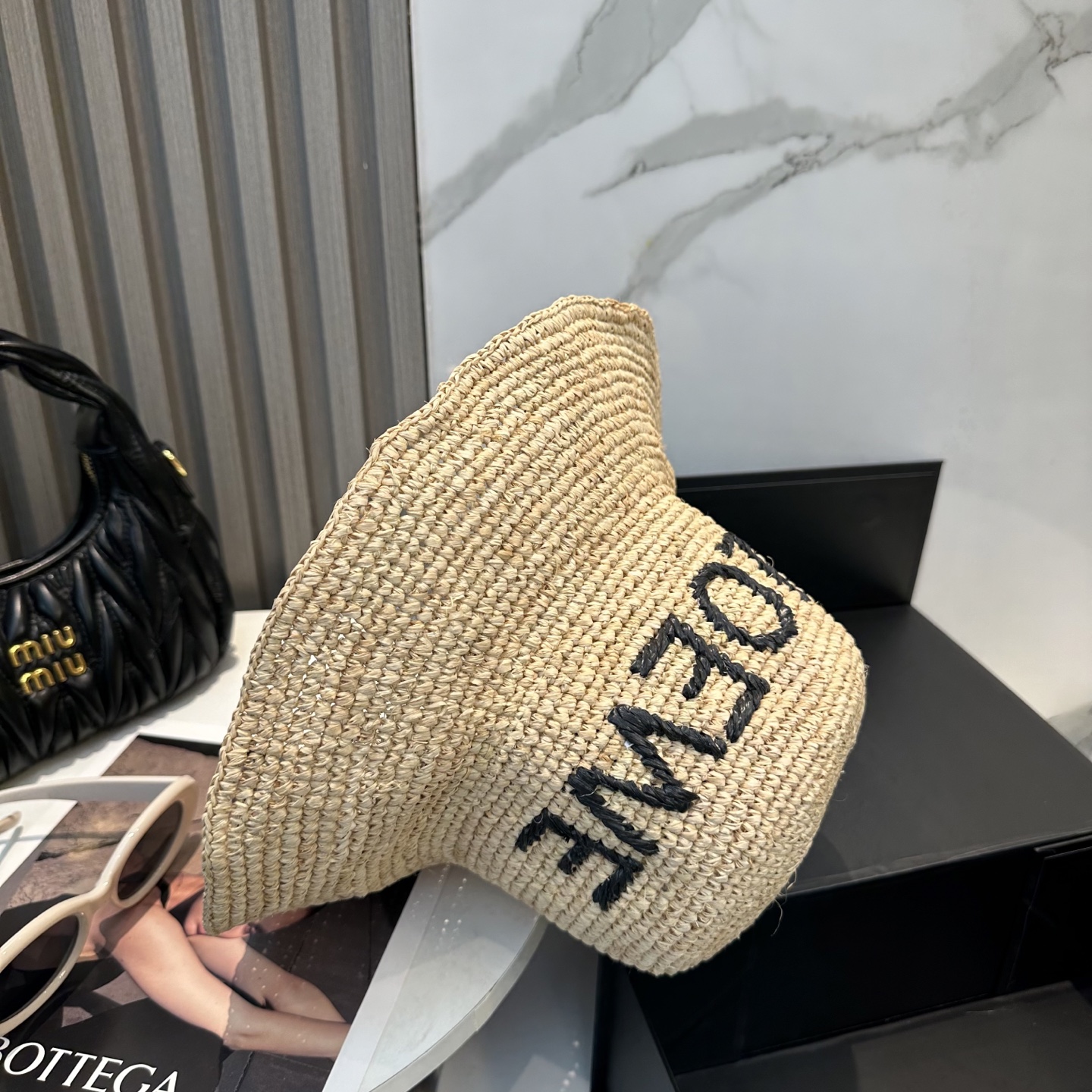 Loewe/罗意威 春夏新品草编帽🎩  【升级版❗️今年重工提升采用进口细小拉菲草 编织而成 ， 买过拉菲草帽的宝们应该