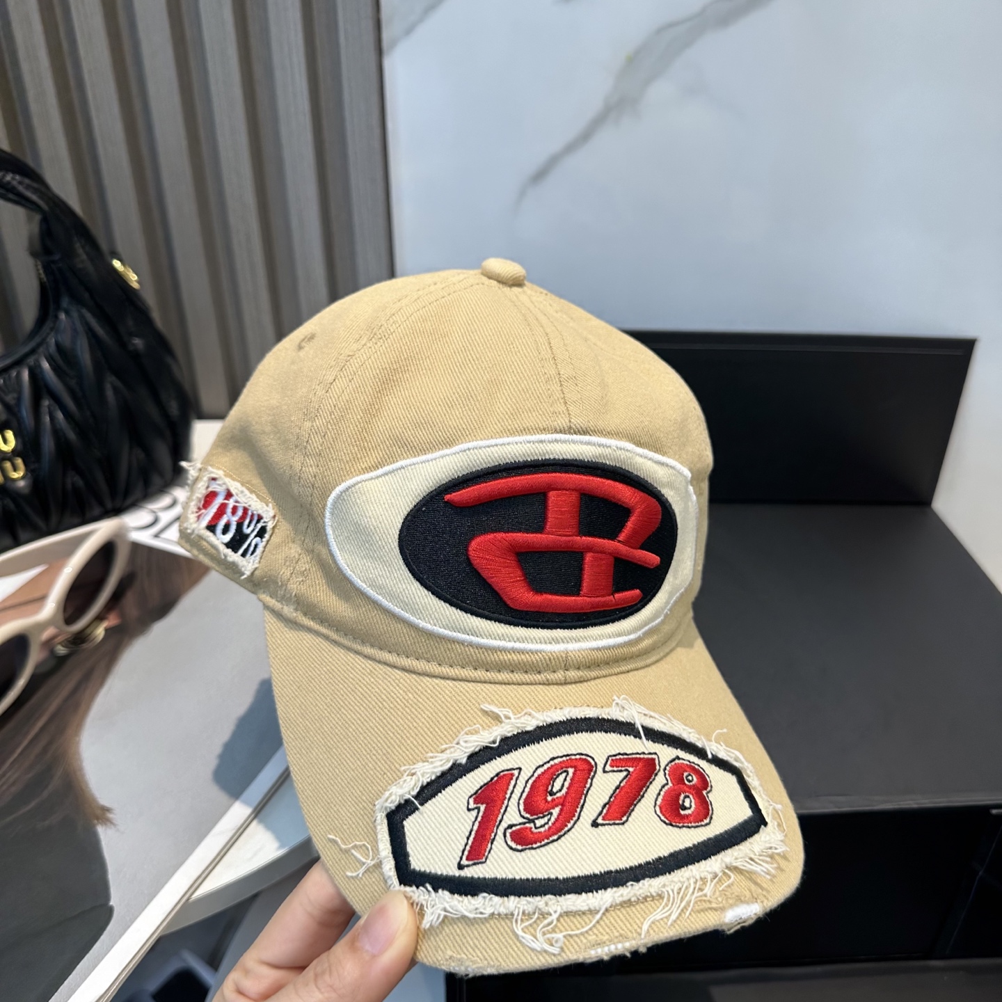  Diesel 迪赛 棒球帽🧢 。棒球帽🧢，出街必备超好搭配，高品质 内标齐全，赶紧入手！