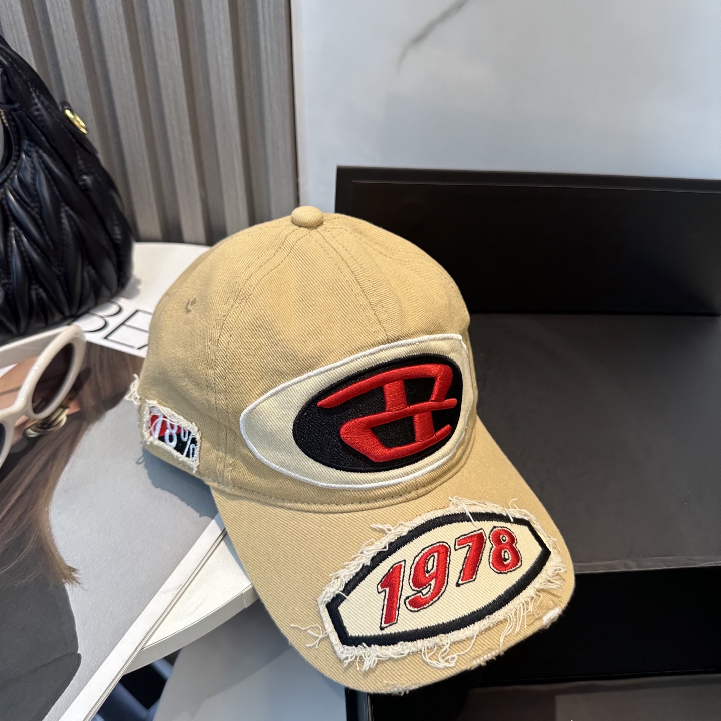  Diesel 迪赛 棒球帽🧢 。棒球帽🧢，出街必备超好搭配，高品质 内标齐全，赶紧入手！