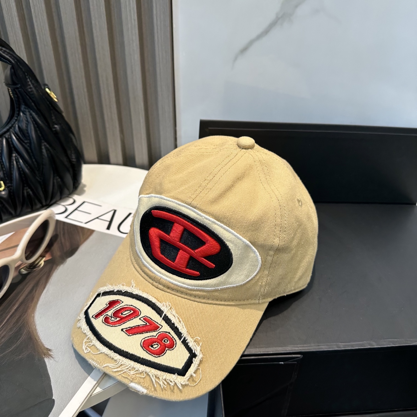  Diesel 迪赛 棒球帽🧢 。棒球帽🧢，出街必备超好搭配，高品质 内标齐全，赶紧入手！