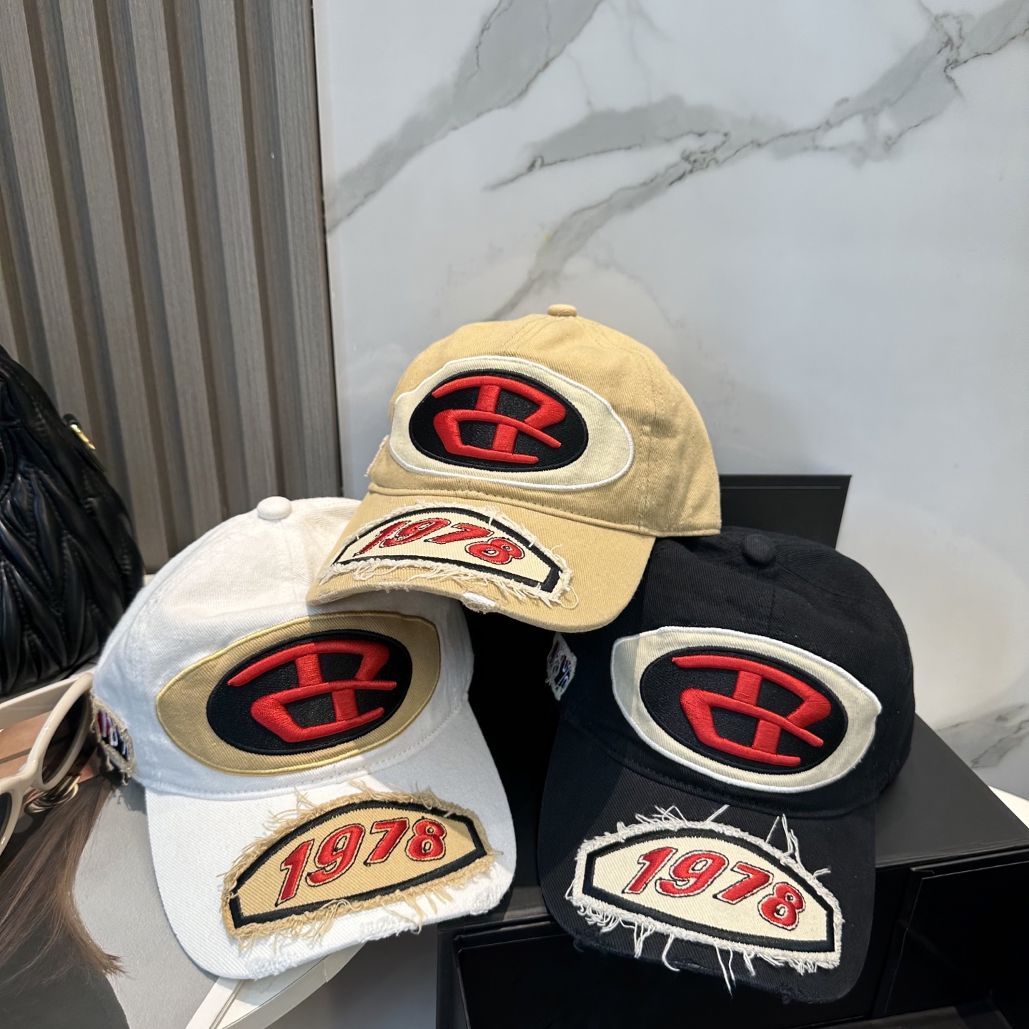  Diesel 迪赛 棒球帽🧢 。棒球帽🧢，出街必备超好搭配，高品质 内标齐全，赶紧入手！
