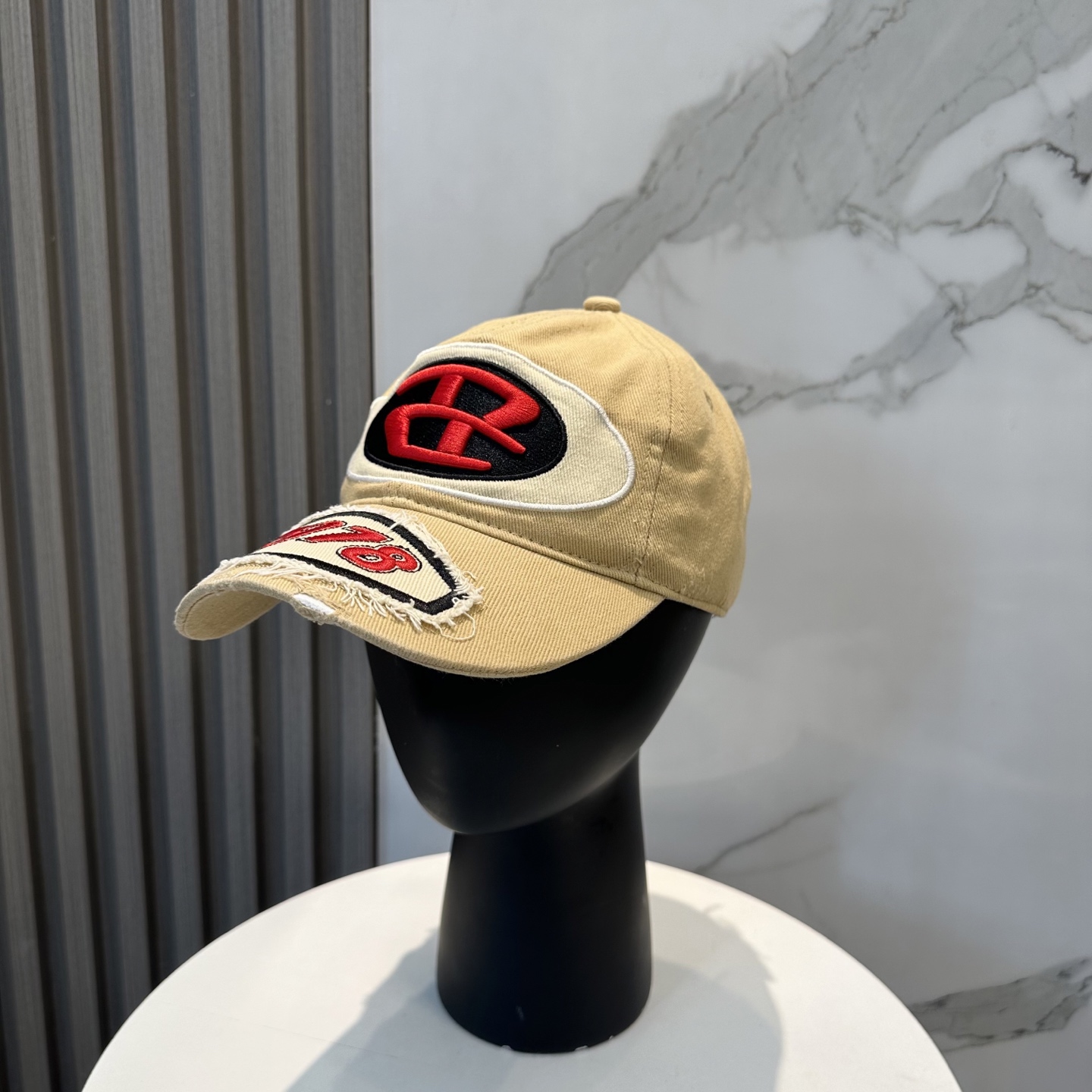  Diesel 迪赛 棒球帽🧢 。棒球帽🧢，出街必备超好搭配，高品质 内标齐全，赶紧入手！