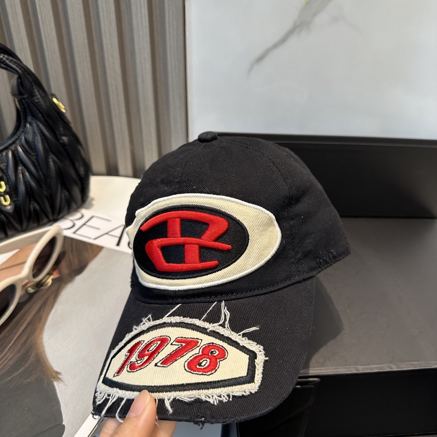  Diesel 迪赛 棒球帽🧢 。棒球帽🧢，出街必备超好搭配，高品质 内标齐全，赶紧入手！
