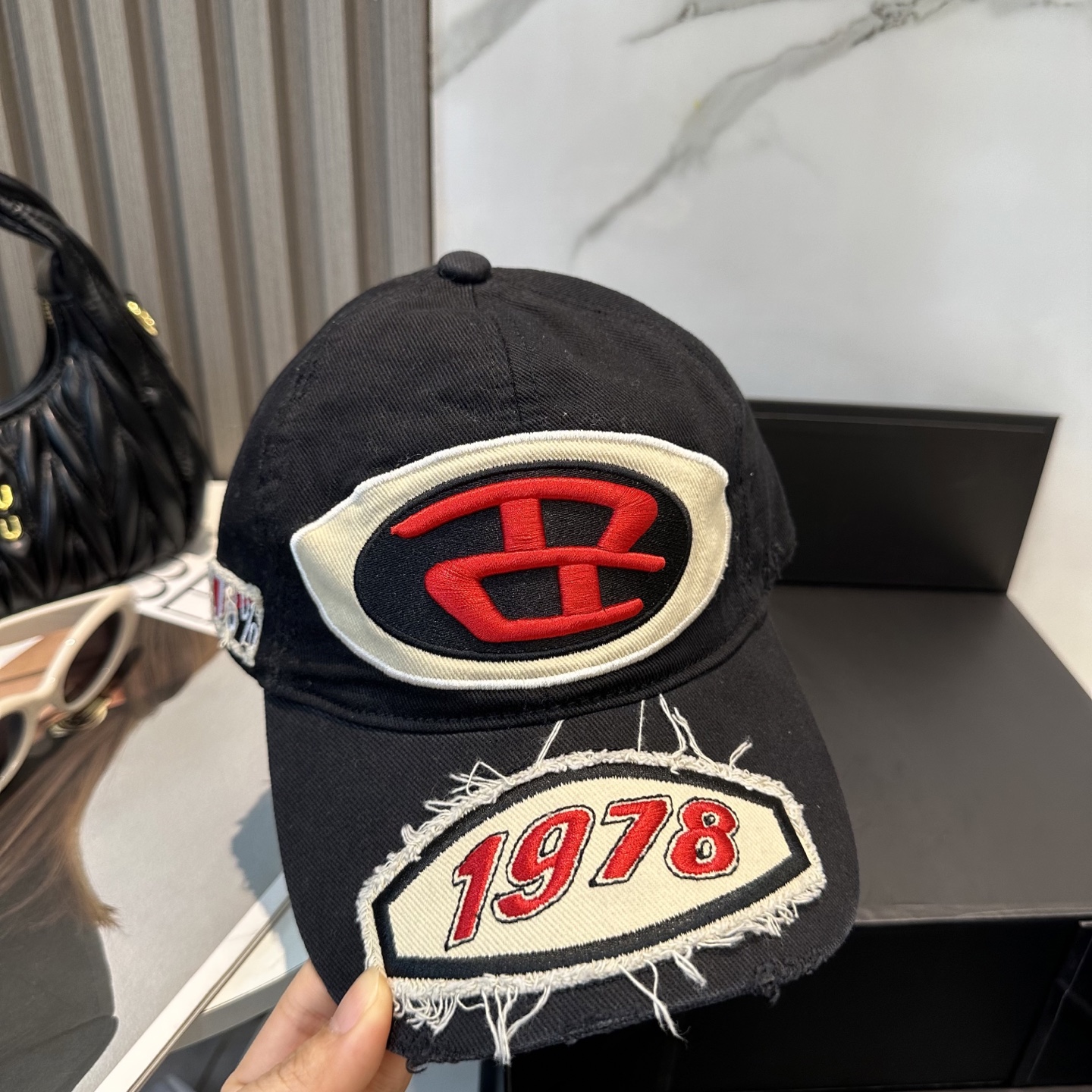  Diesel 迪赛 棒球帽🧢 。棒球帽🧢，出街必备超好搭配，高品质 内标齐全，赶紧入手！