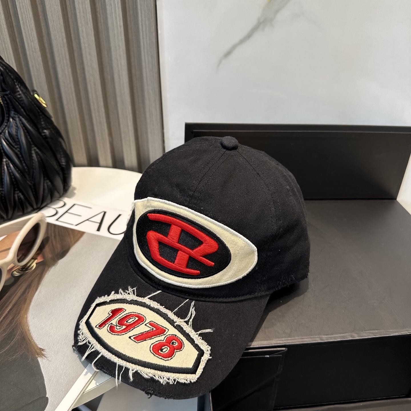 Diesel 迪赛 棒球帽🧢 。棒球帽🧢，出街必备超好搭配，高品质 内标齐全，赶紧入手！