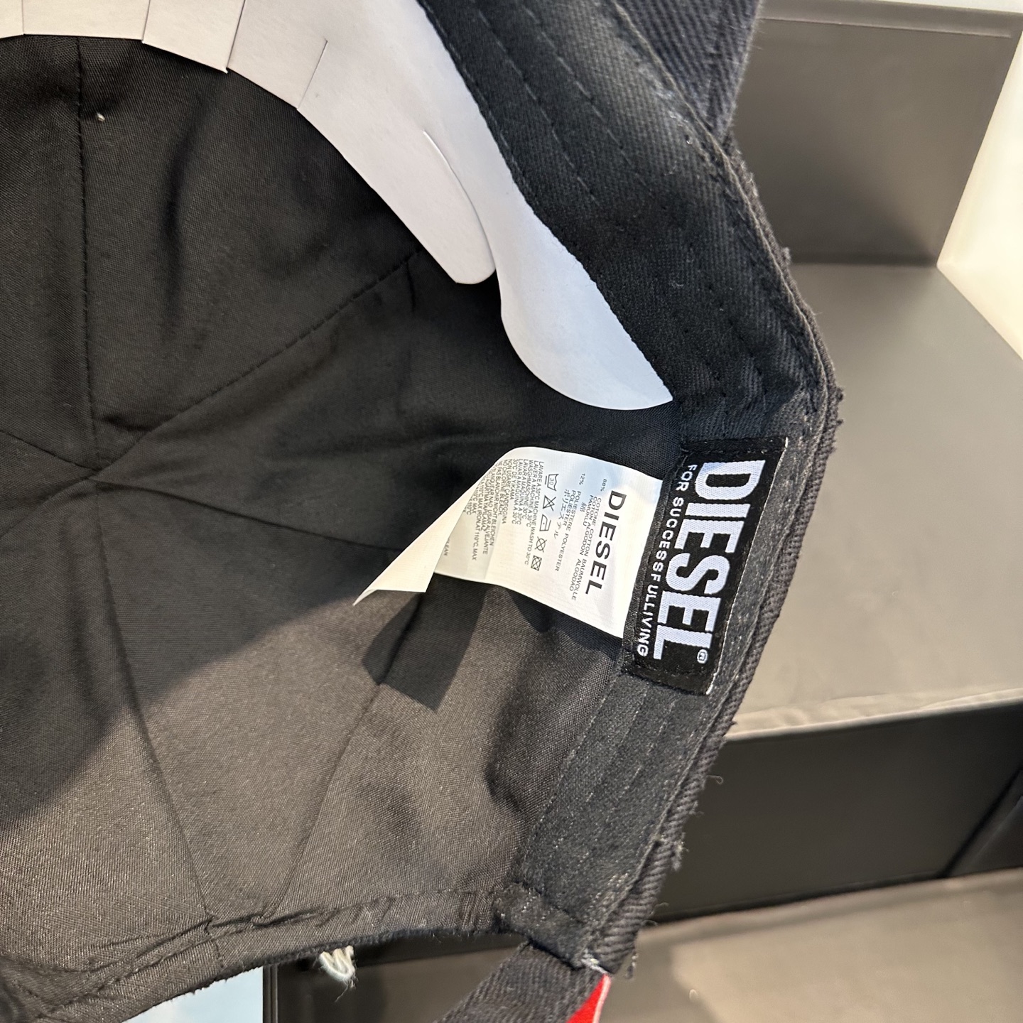  Diesel 迪赛 棒球帽🧢 。棒球帽🧢，出街必备超好搭配，高品质 内标齐全，赶紧入手！