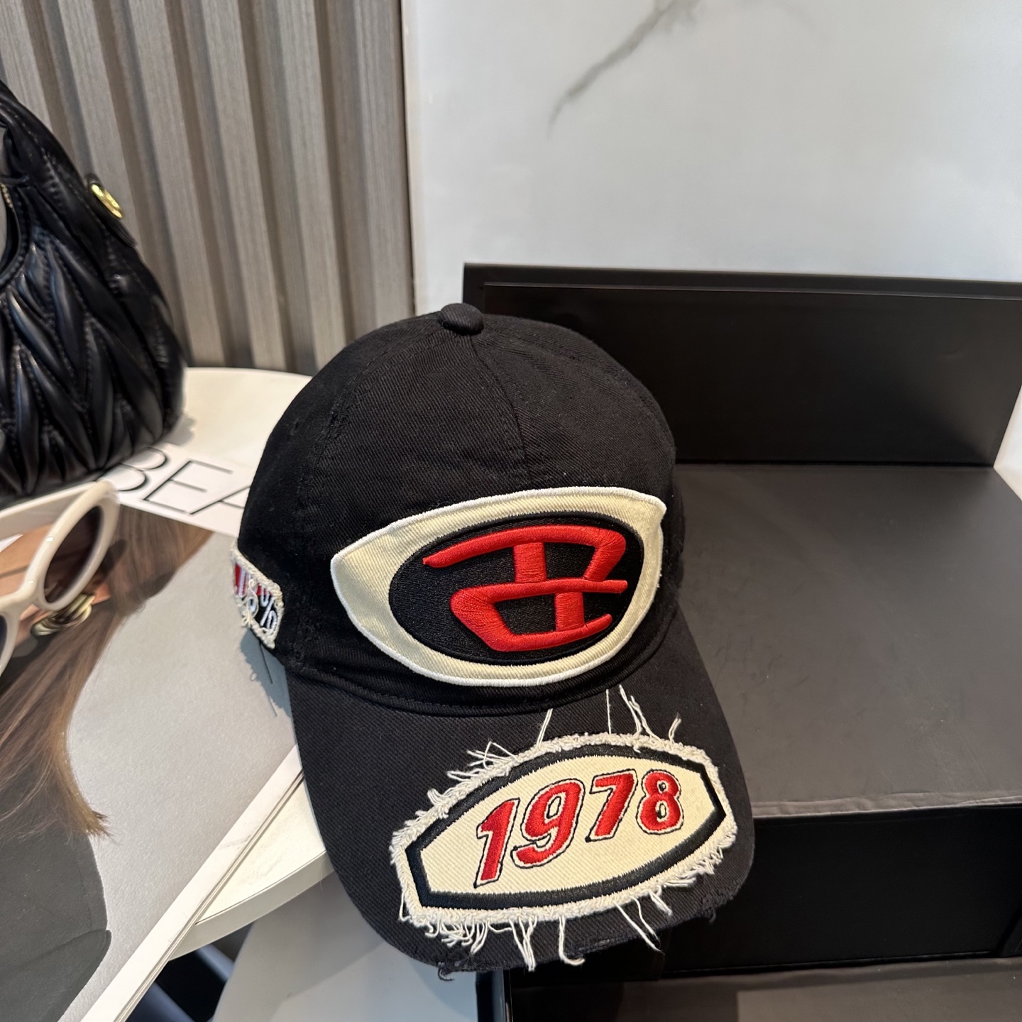  Diesel 迪赛 棒球帽🧢 。棒球帽🧢，出街必备超好搭配，高品质 内标齐全，赶紧入手！