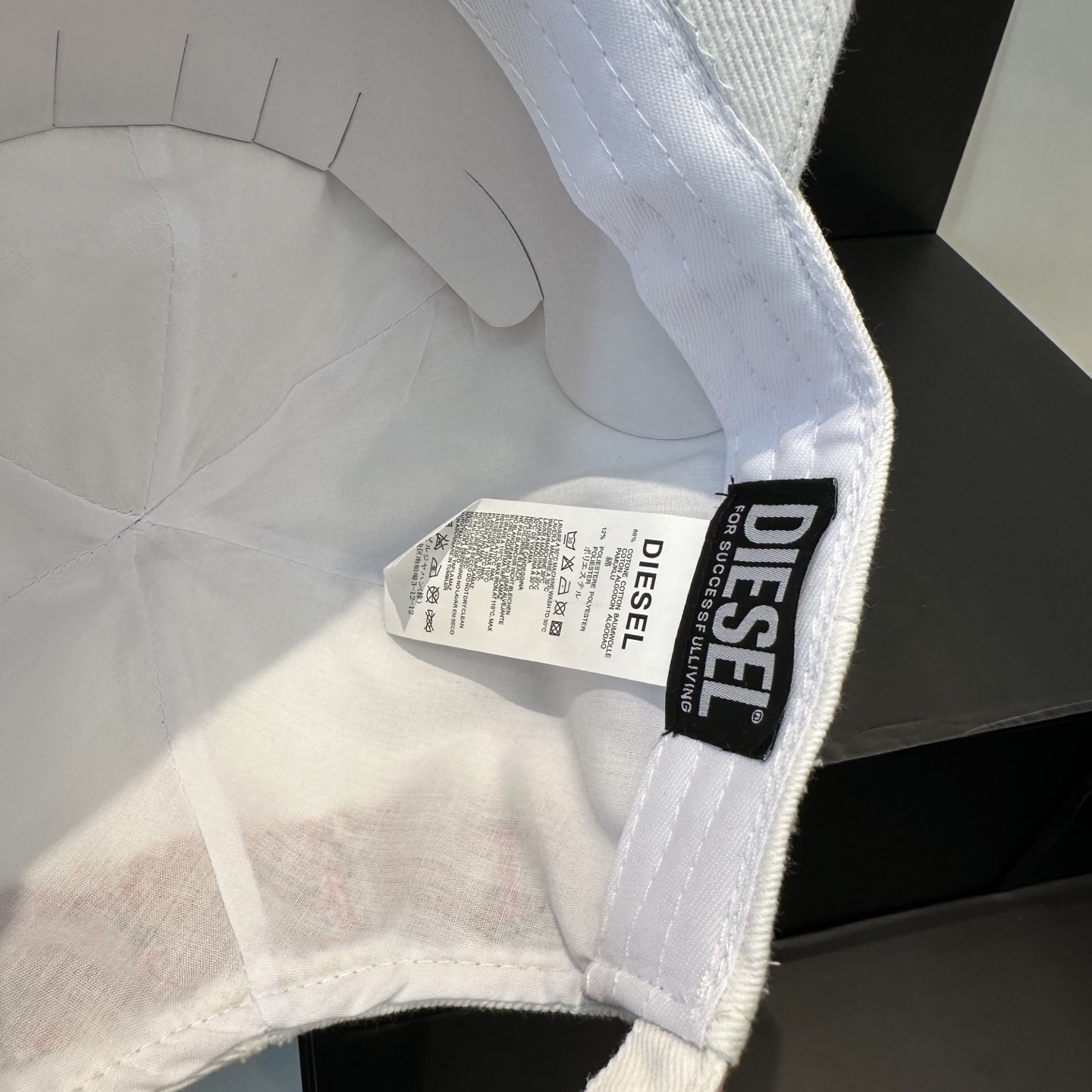  Diesel 迪赛 棒球帽🧢 。棒球帽🧢，出街必备超好搭配，高品质 内标齐全，赶紧入手！
